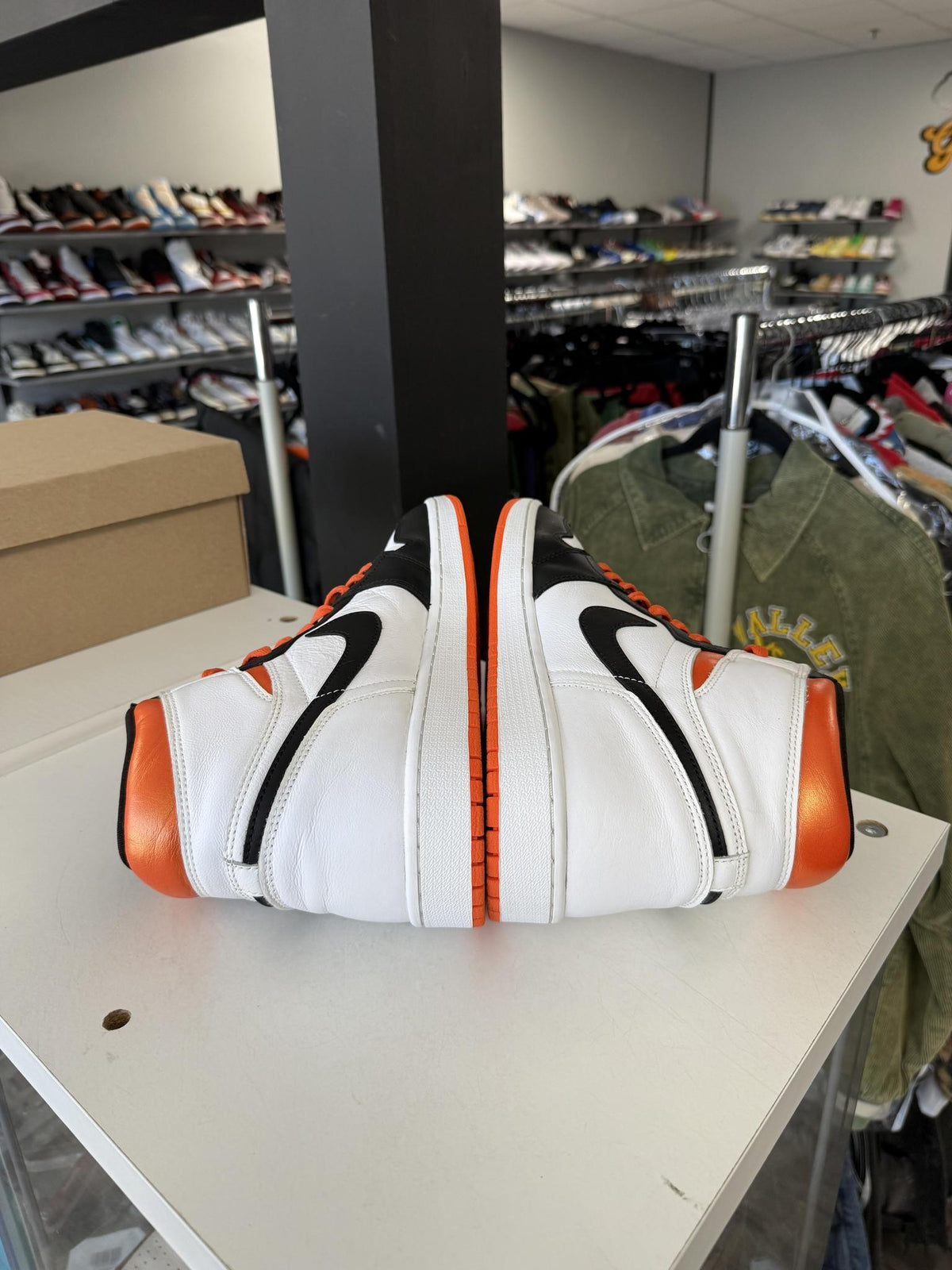Jordan 1 "Electro Orange" Used Size 13