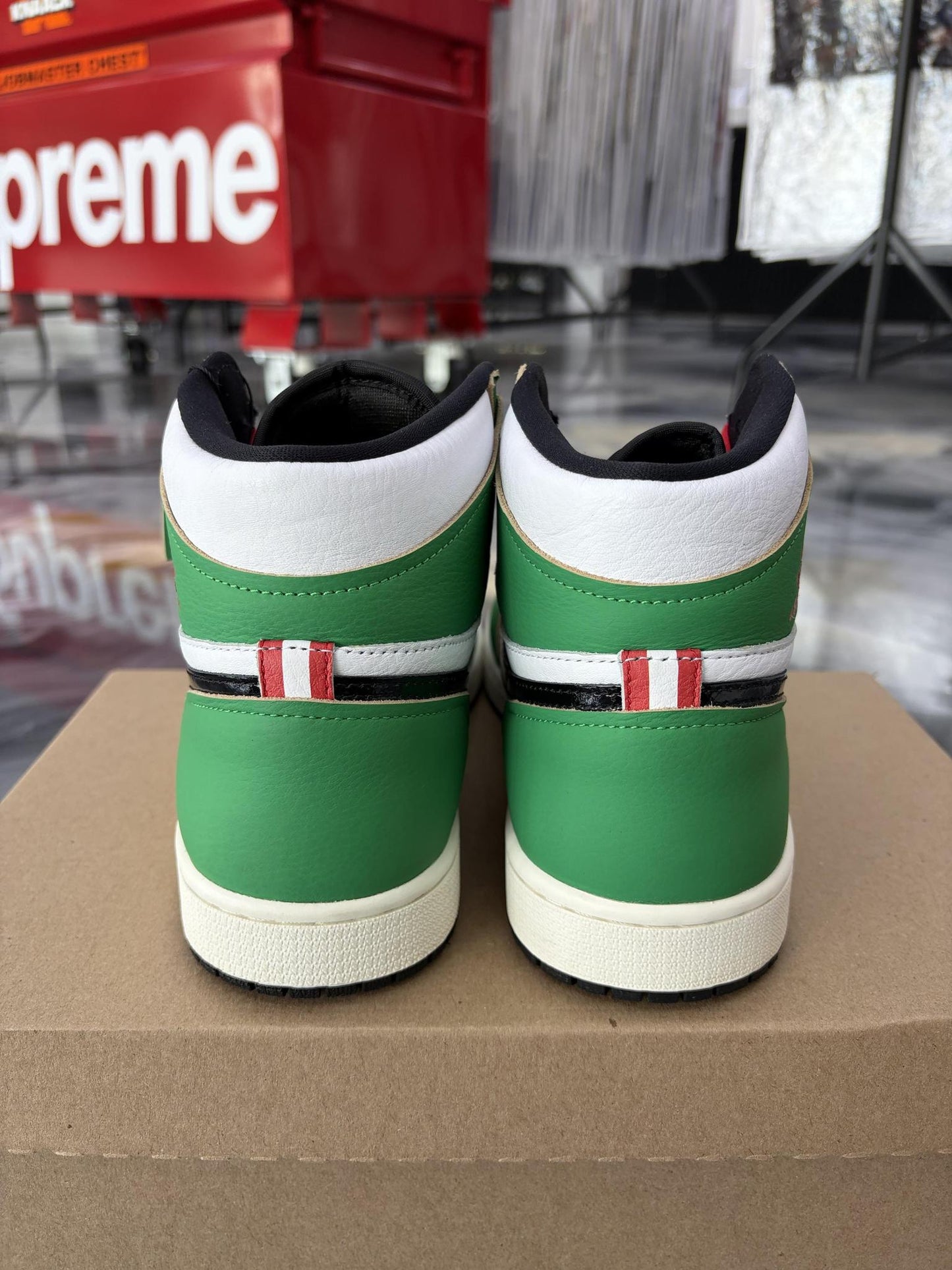 Jordan 1 "Lucky Green" Used Size 8.5