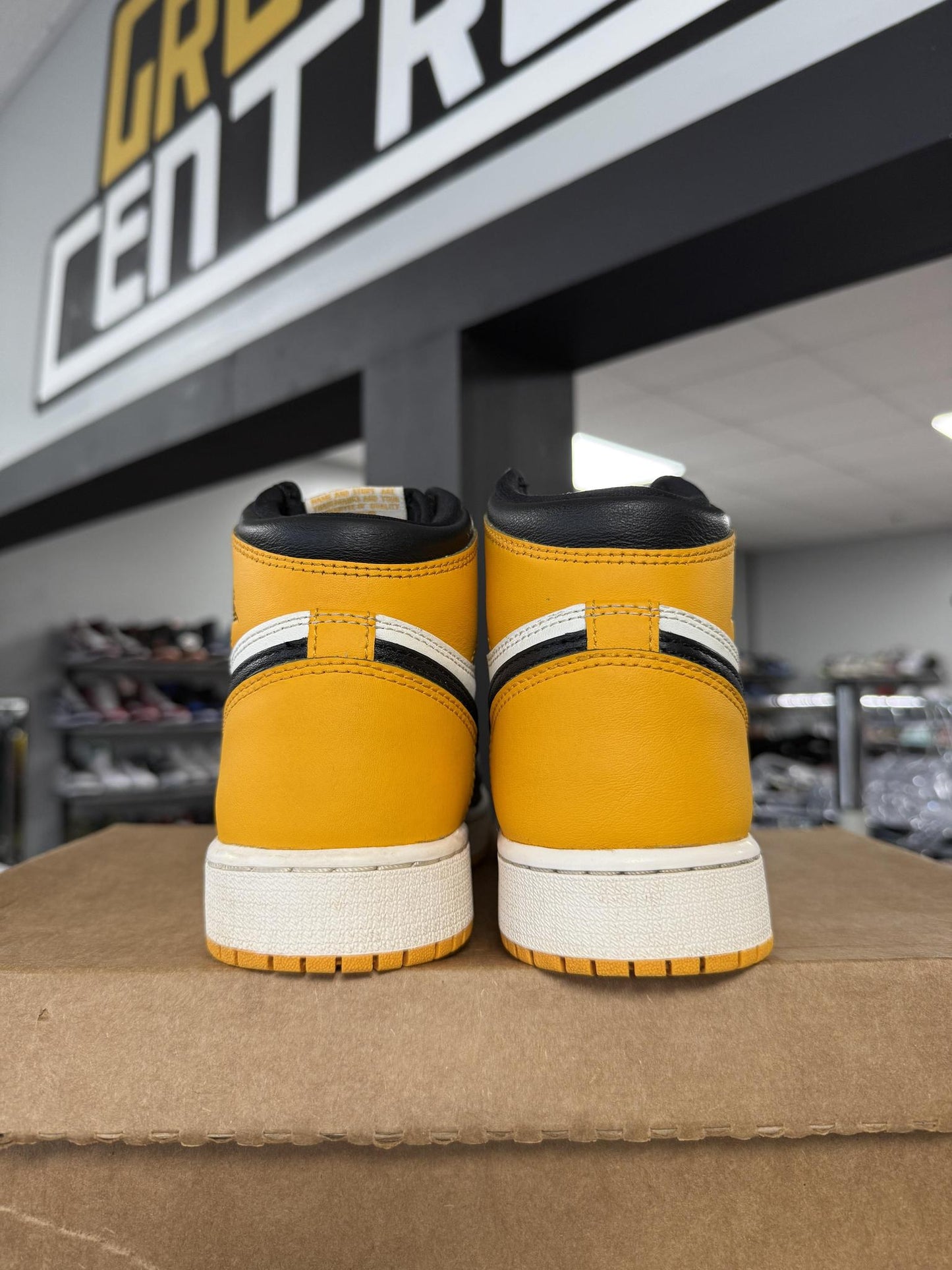 Jordan 1 "Taxi" Used Size 5Y/6.5W