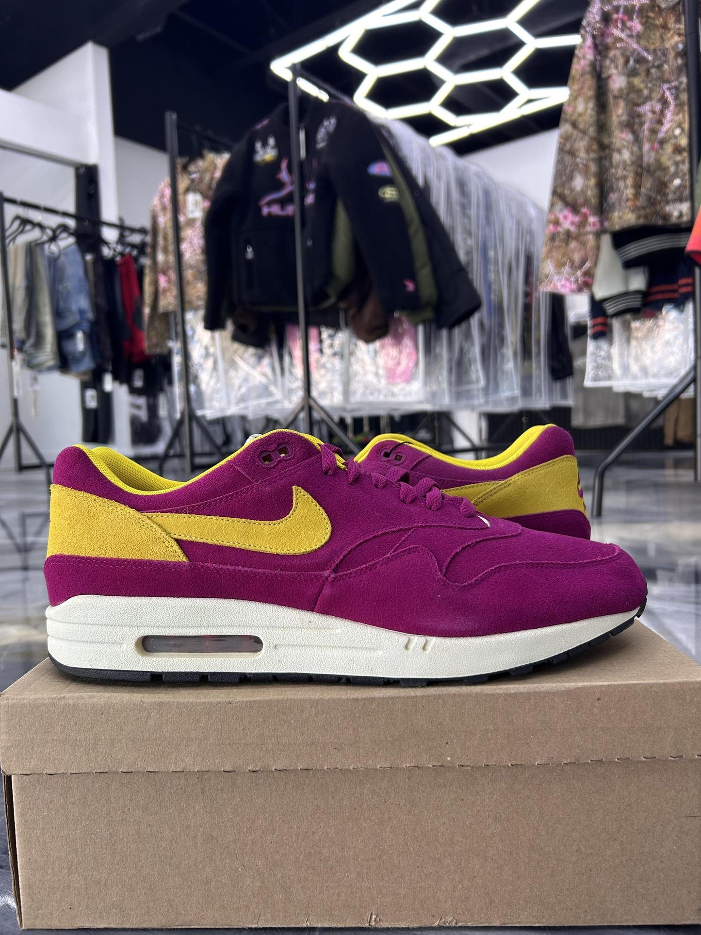 Nike Air Max 1 "Dynamic Berry" Used Size 15