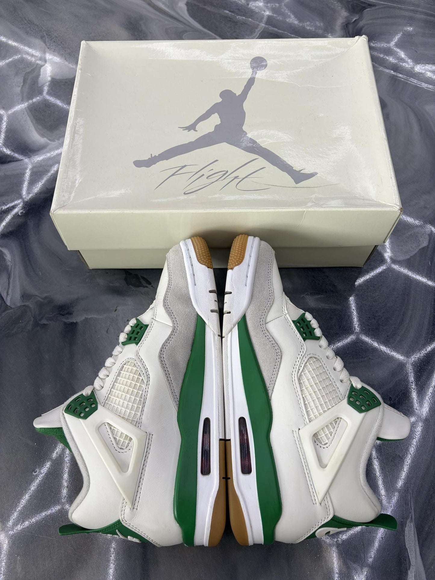 Jordan 4 SB "Pine Green" Used Size 6Y/7.5W