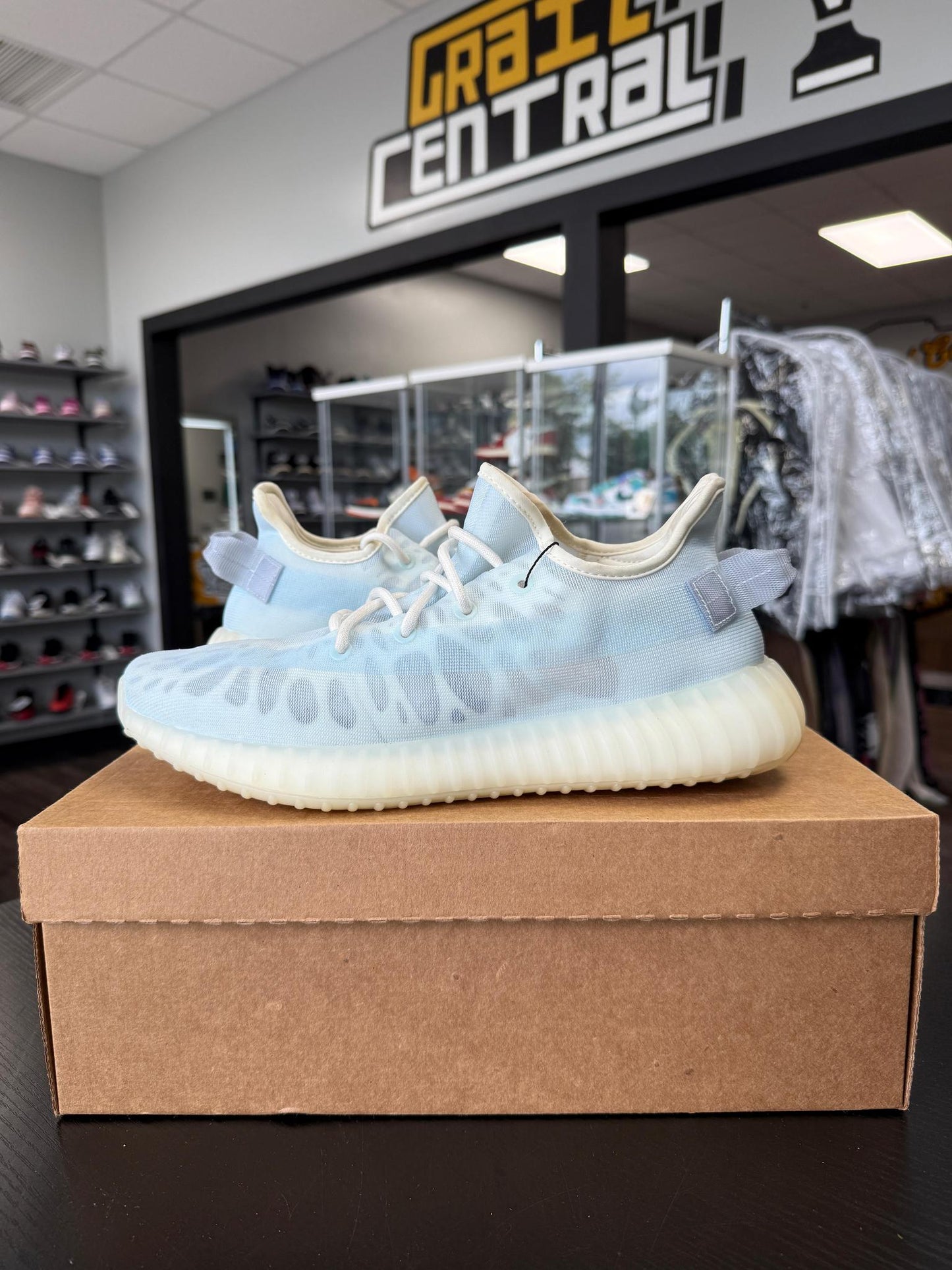 Yeezy 350 "Mono Ice" Used Size 10