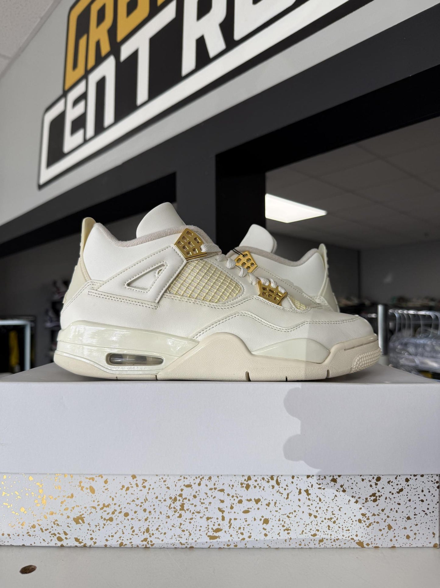 Jordan 4 "Metallic Gold" Used Size 9.5