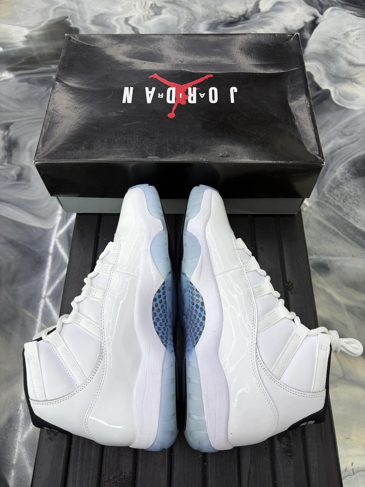 Jordan 11 "Legend Blue" Used Size 9