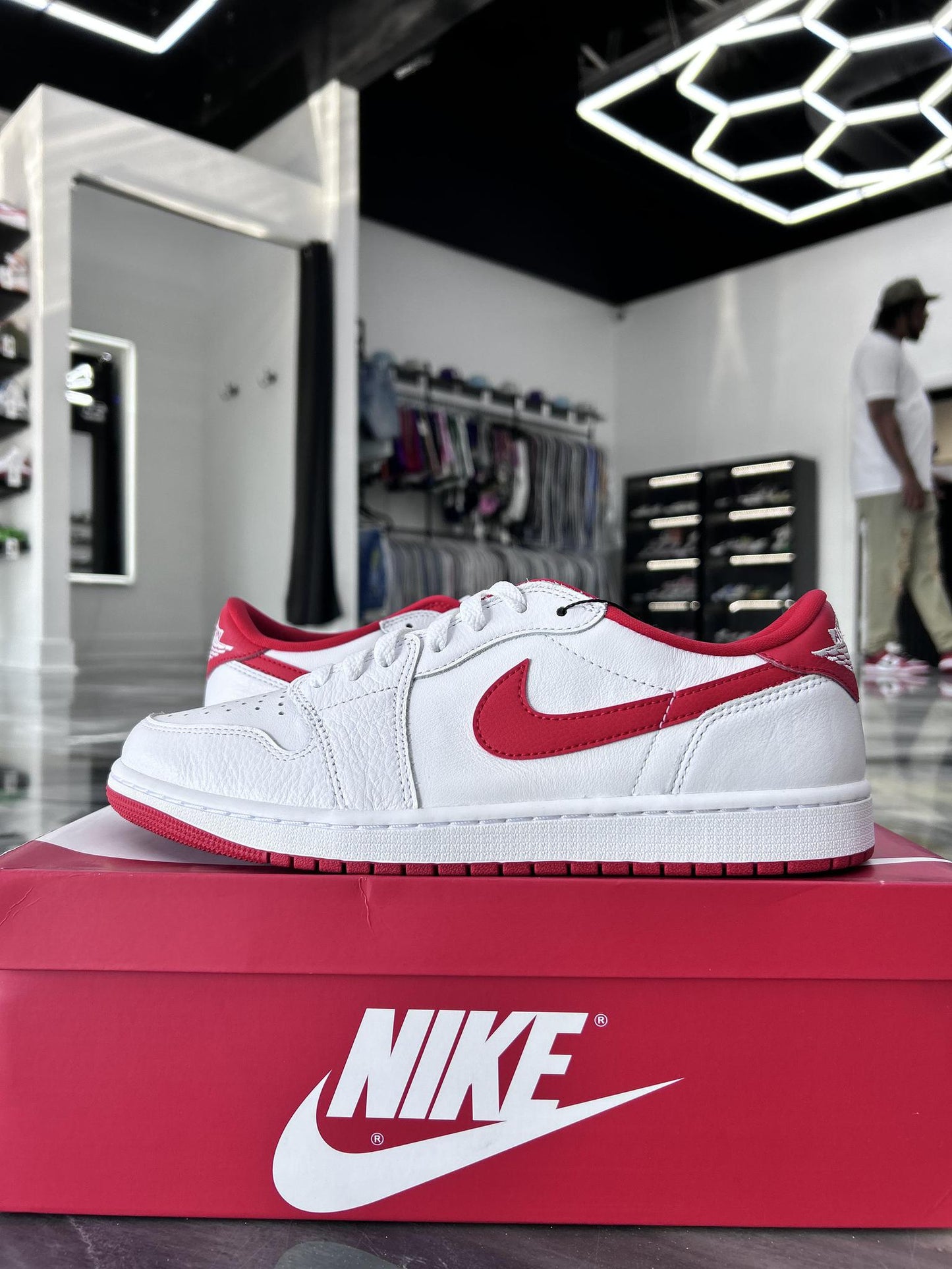 Jordan 1 Low "University Red" Used Size 11