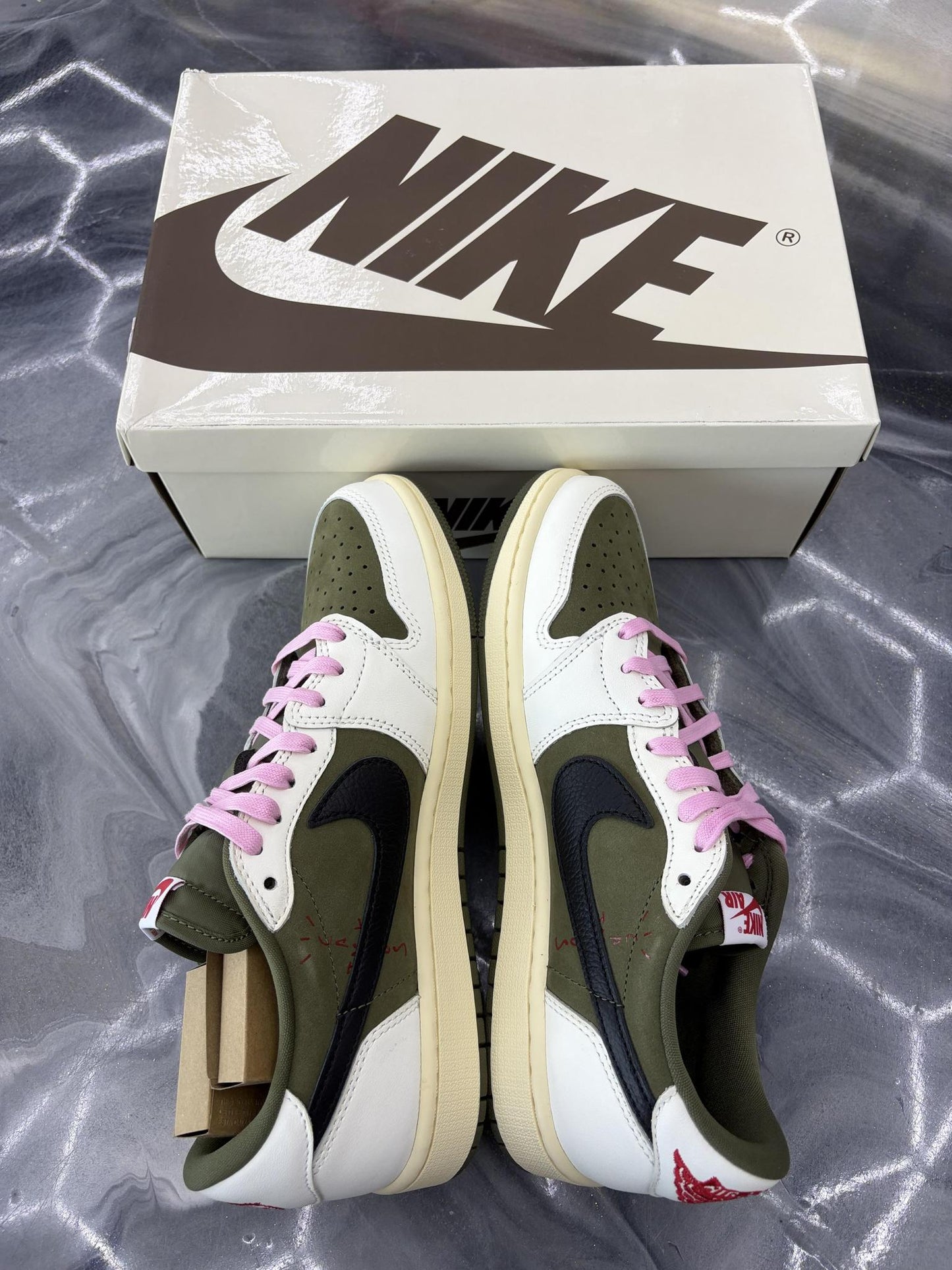 Jordan 1 Low X Travis Scott "Medium Olive" Used Size 9