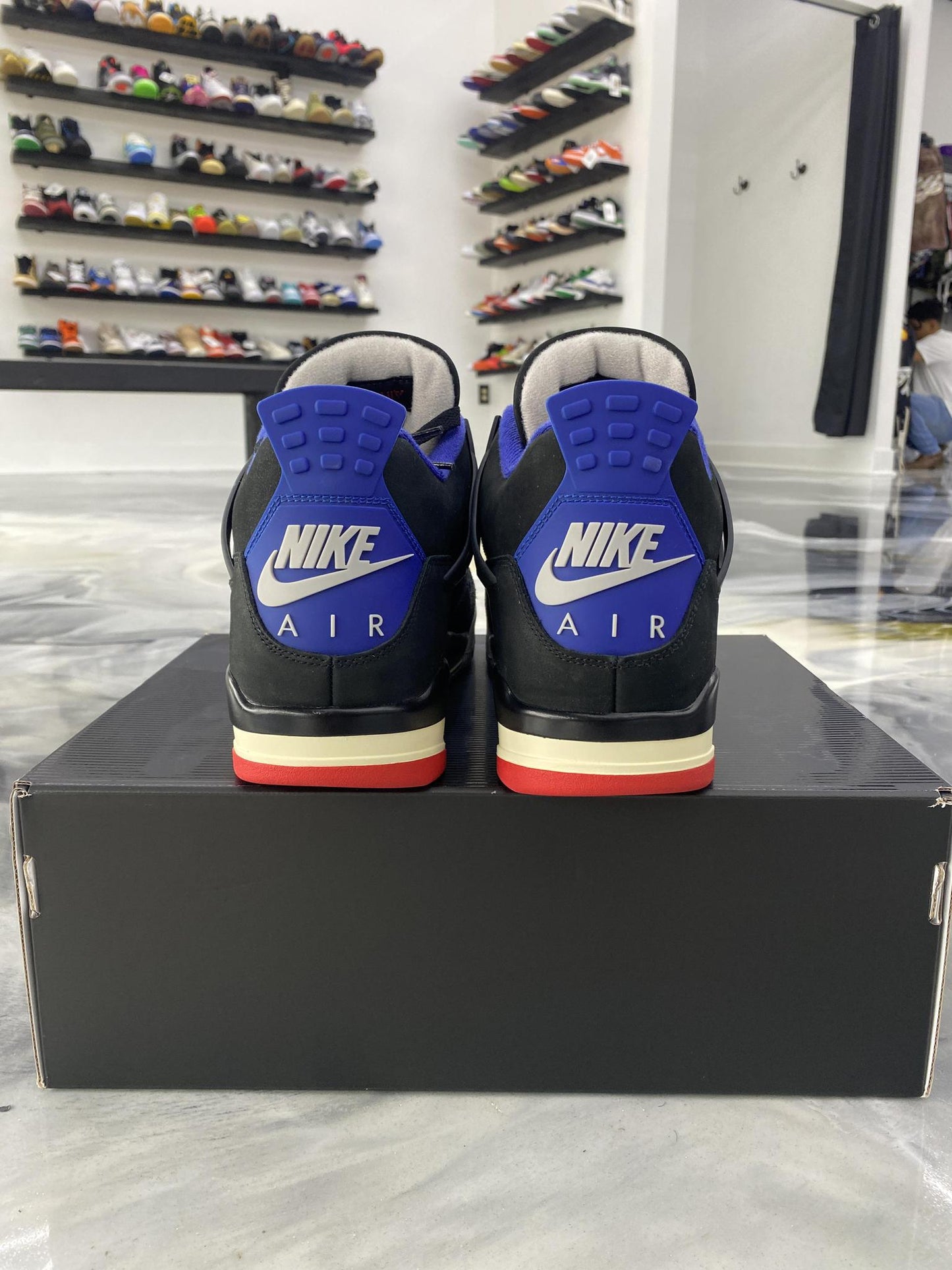 Jordan 4 "Rare Air" Used
