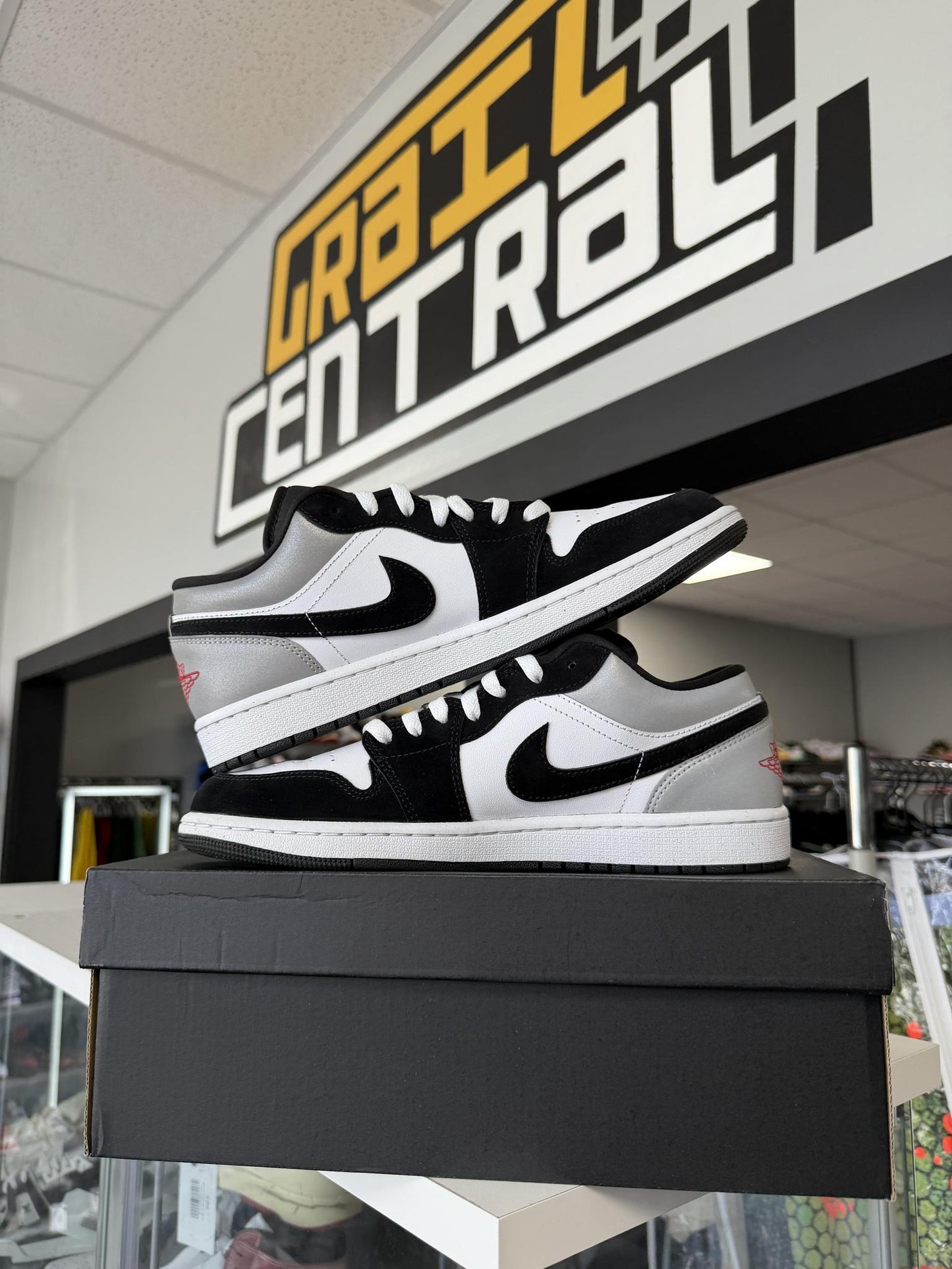 Jordan 1 Low "Metallic Silver" Used Size 10