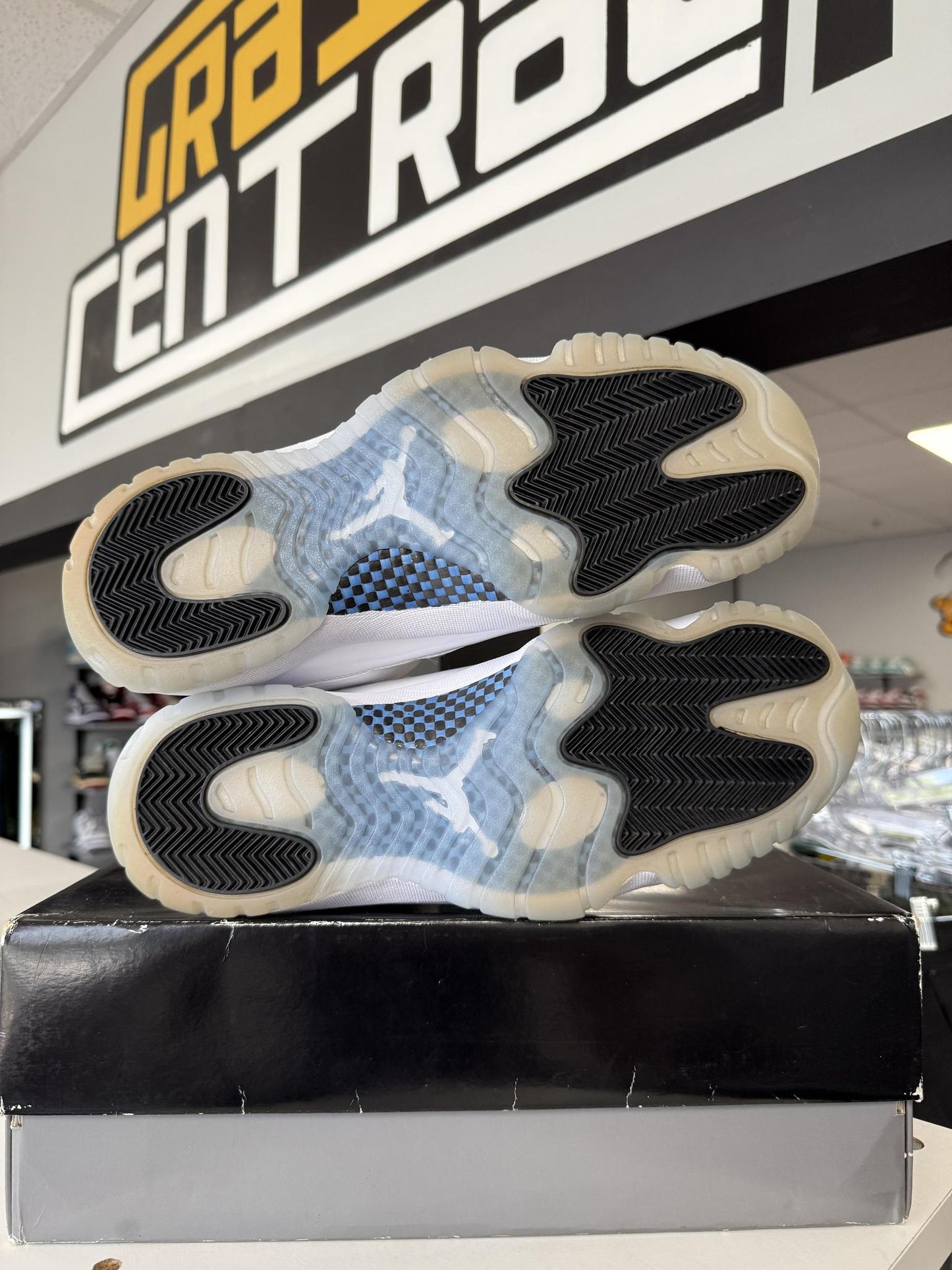 Jordan 11 Low "Legend Blue" Used Size 12