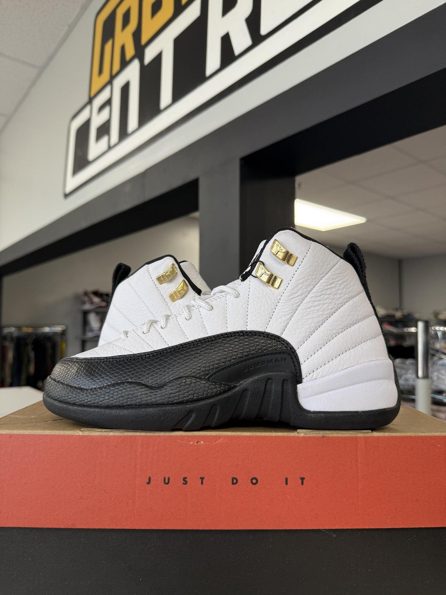 Jordan 12 "Taxi" Used Size 5Y/6.5W
