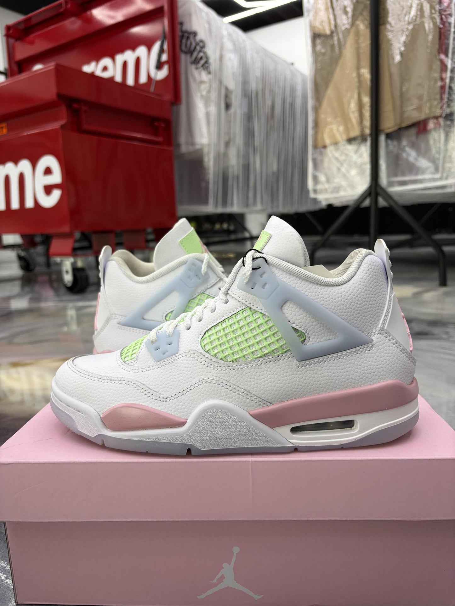Jordan 4 "Valentines Day" Used Size 7Y/8.5W