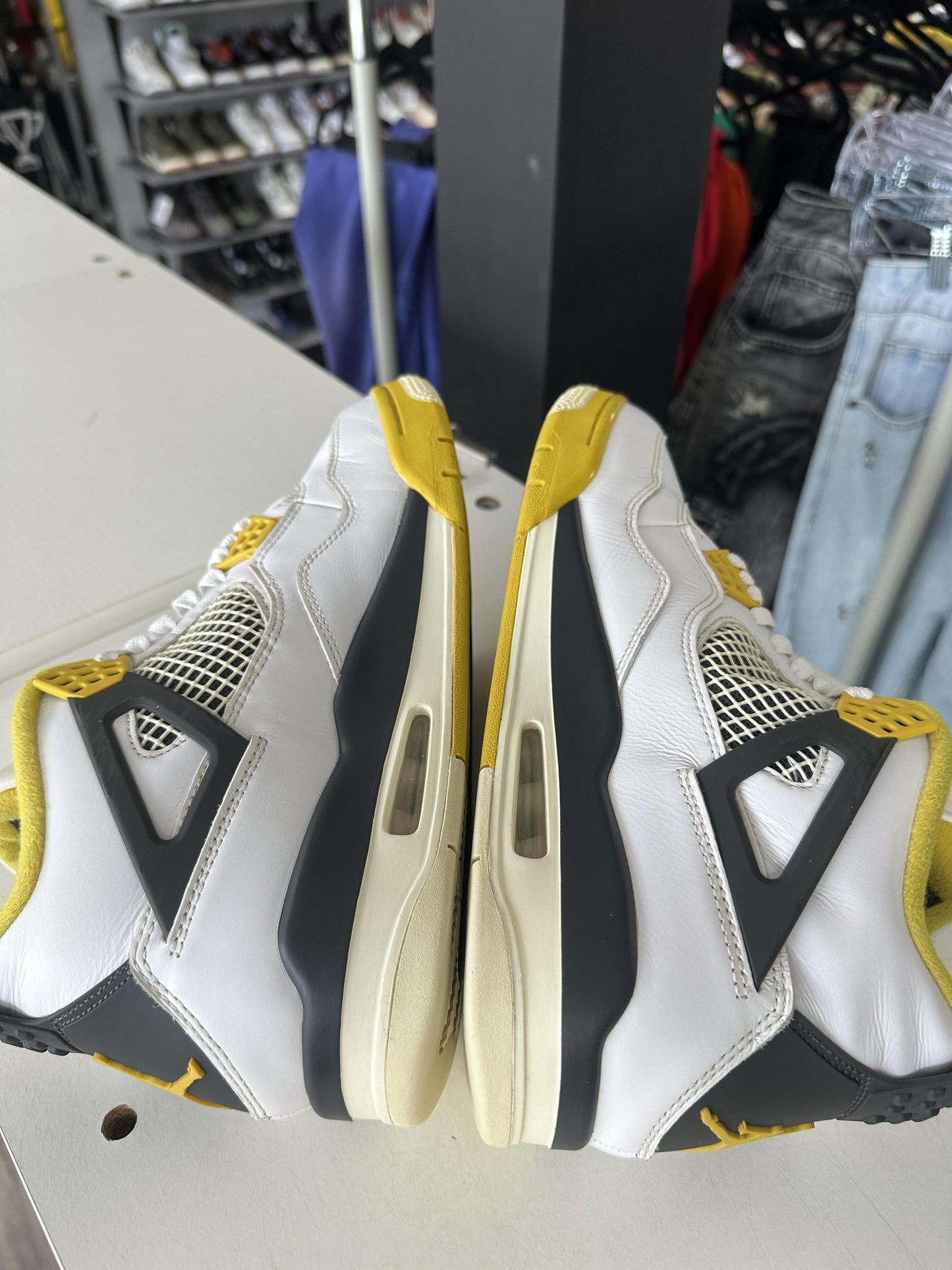 Jordan 4 "Vivid Sulfur" Size 10.5
