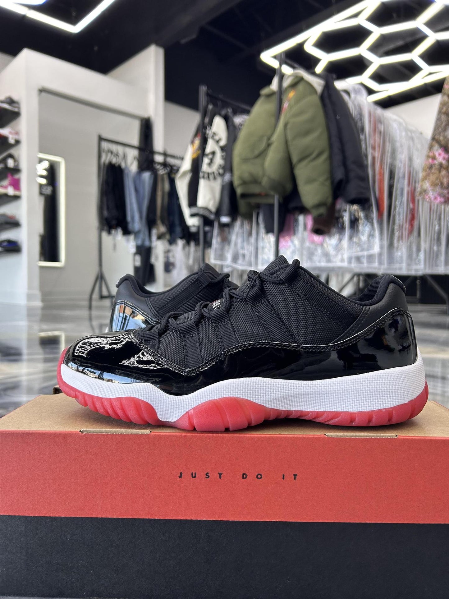 Jordan 11 Low "Bred" Used Size 9.5