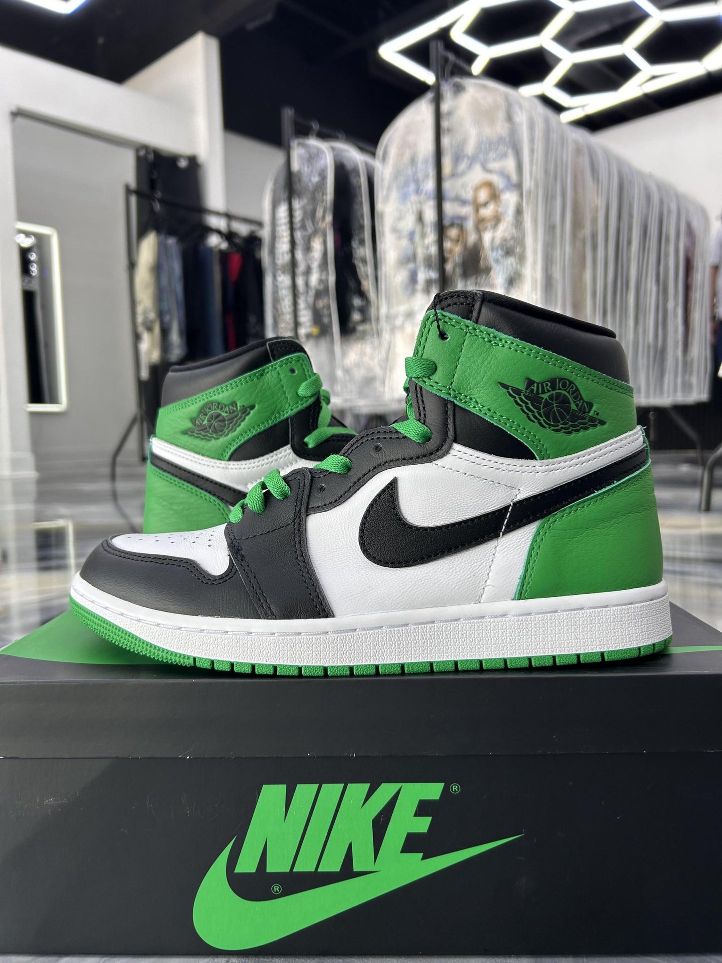 Jordan 1 "Lucky Green" Used Size 9