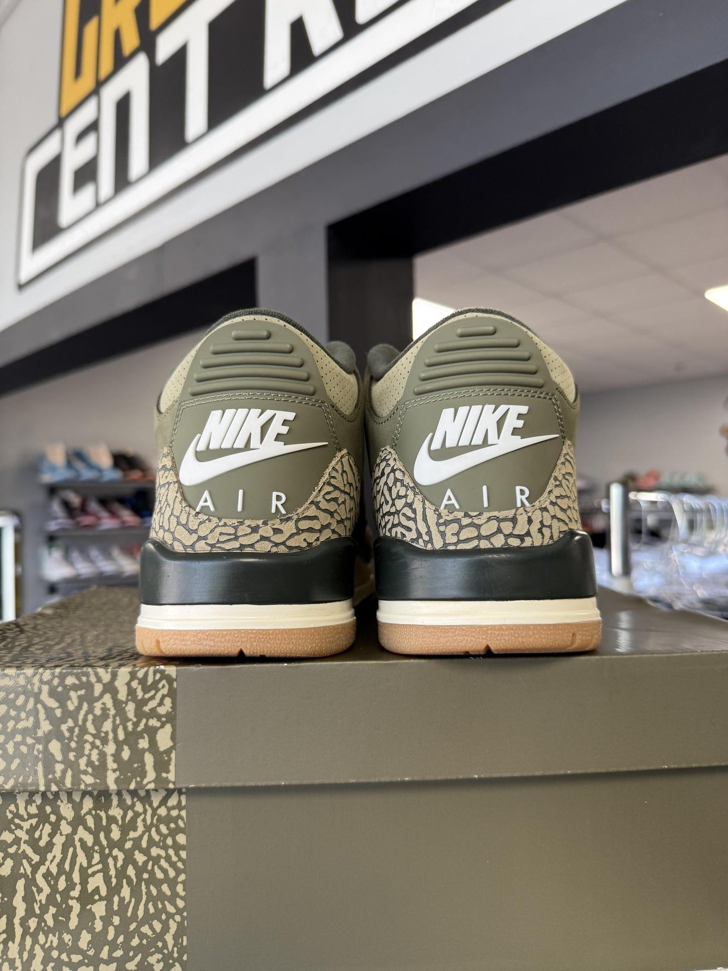 Jordan 3 "Family Affair" Used Size 9.5