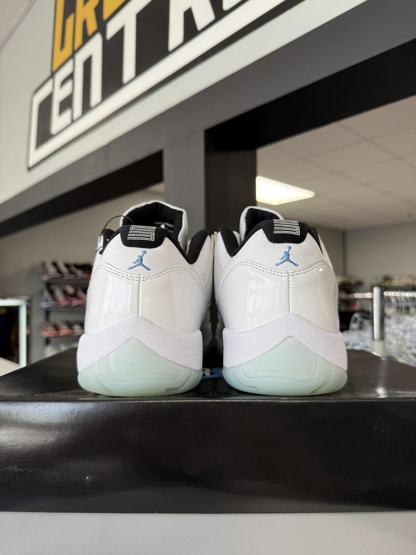 Jordan 11 Low "Legend Blue" Used Size 11