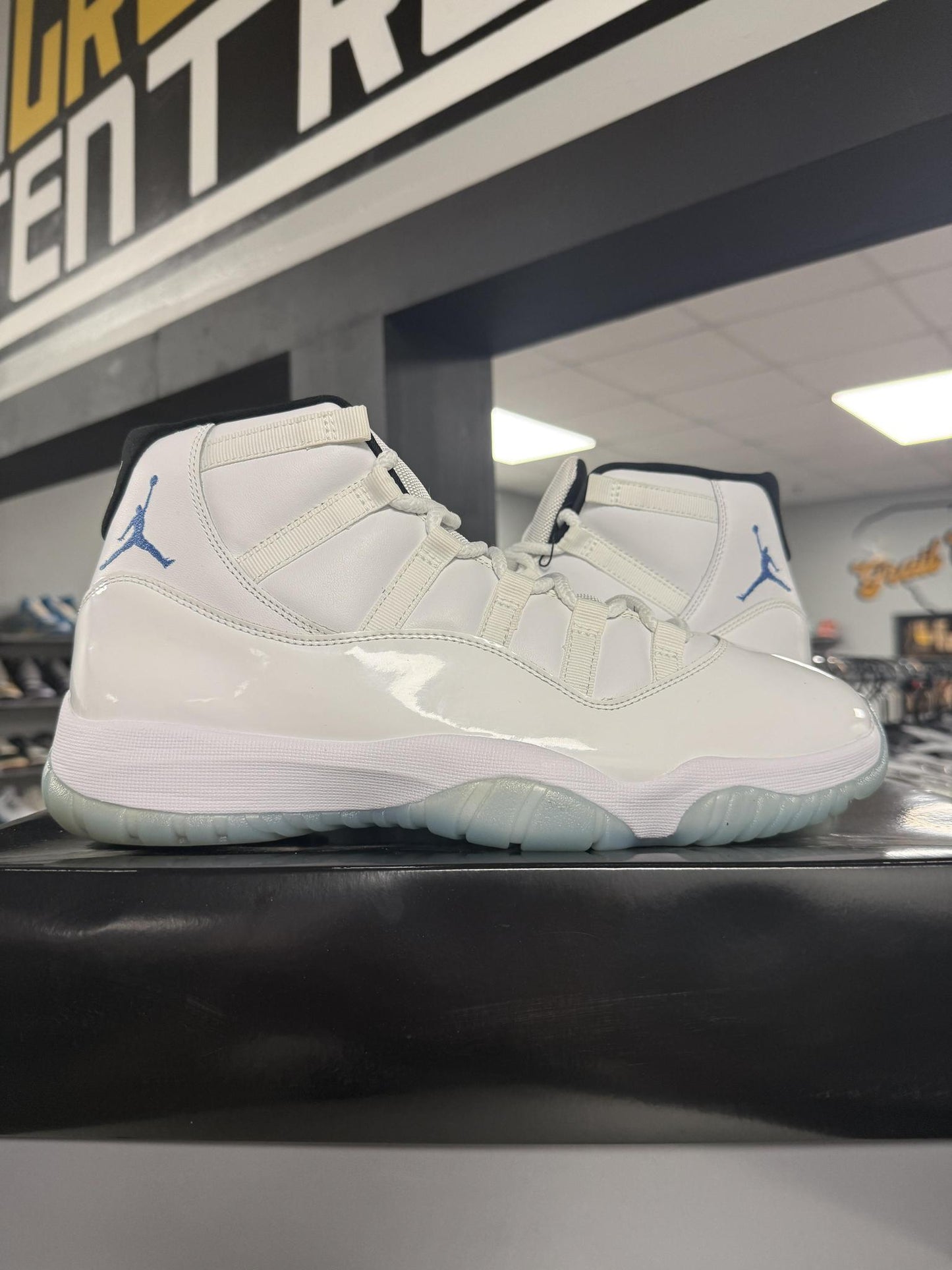 Jordan 11 "Legend Blue" Used Size 11.5