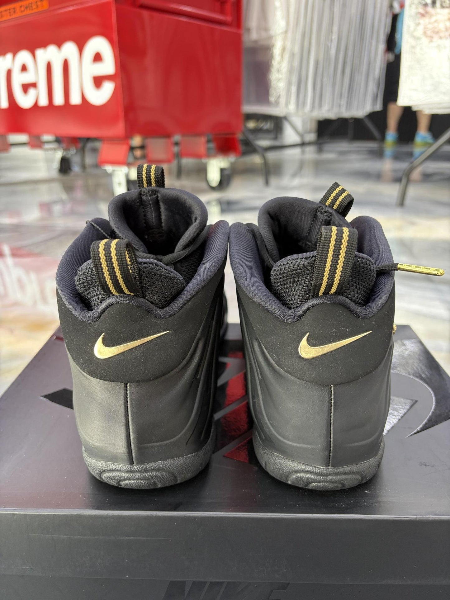 Nike Air Foamposite Pro "Metallic Gold" Used Size 7Y/8.5W