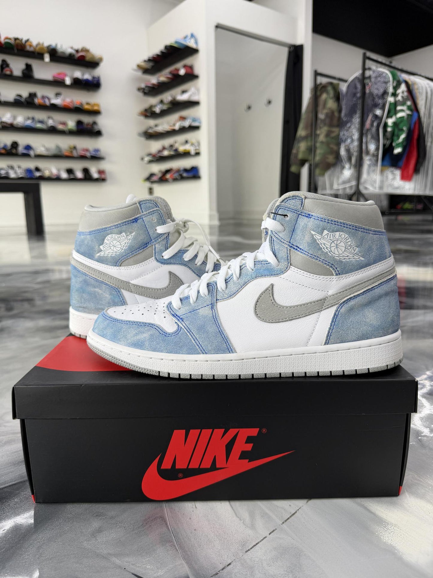 Jordan 1 "Hyper Royal" Used Size 11.5