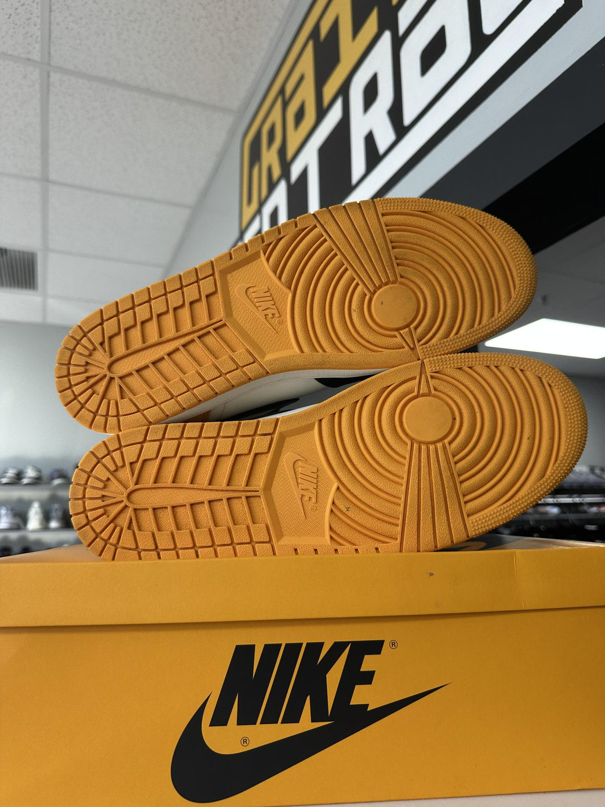 Jordan 1 "Yellow Toe" Used Size 14