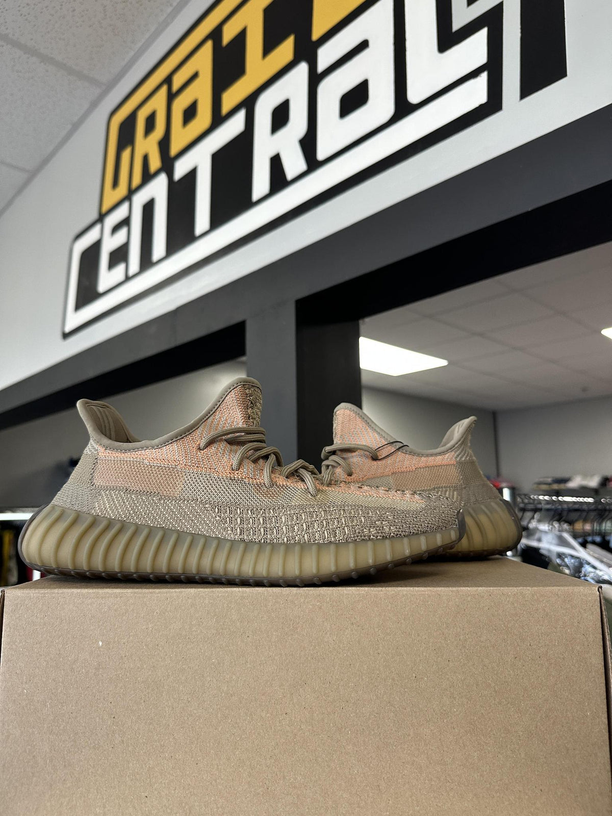 Yeezy 350 V2 "Sand Taupe" Used Size 9