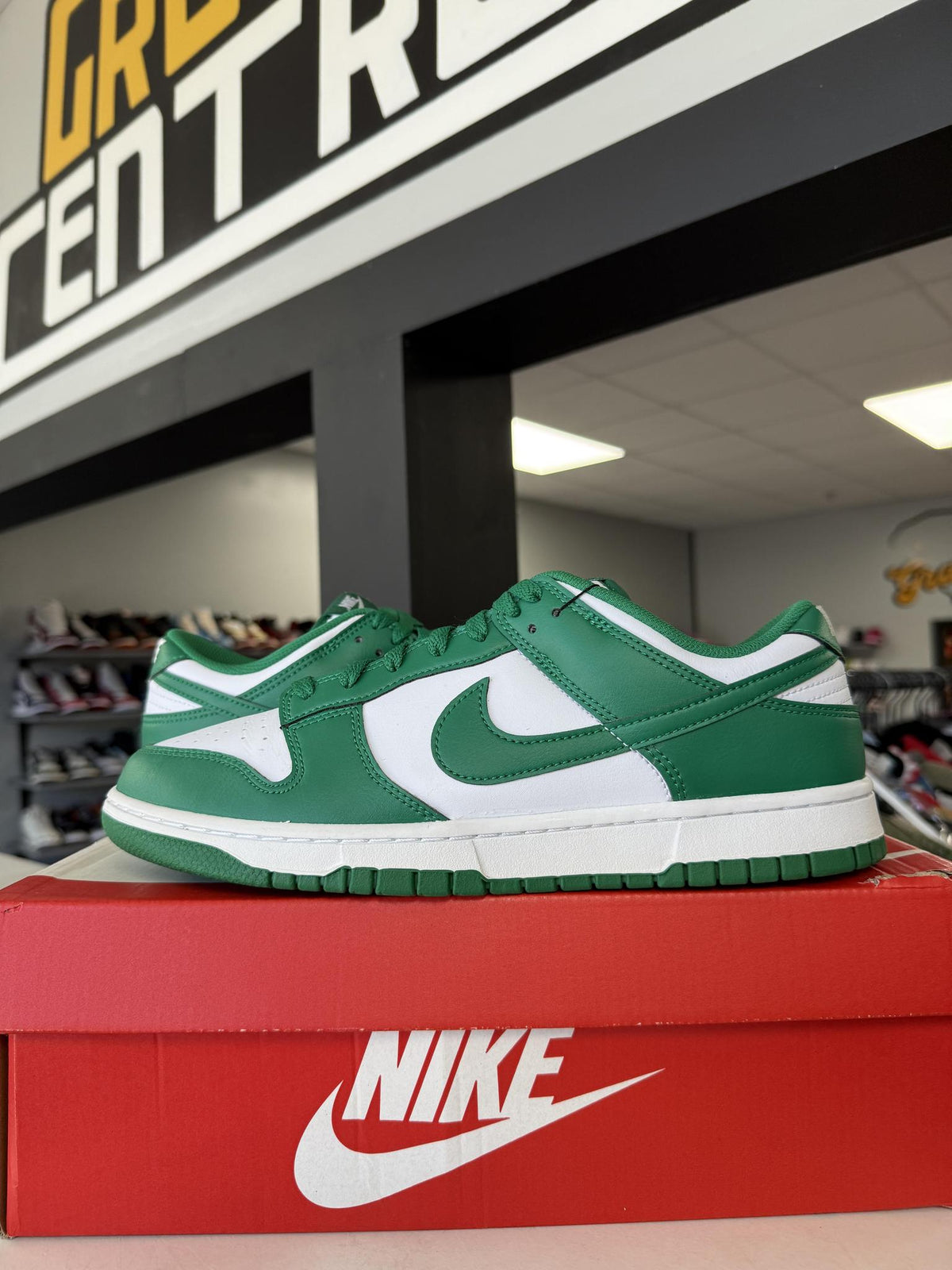 Nike Dunk Low "Malachite Green" Used Size 10.5