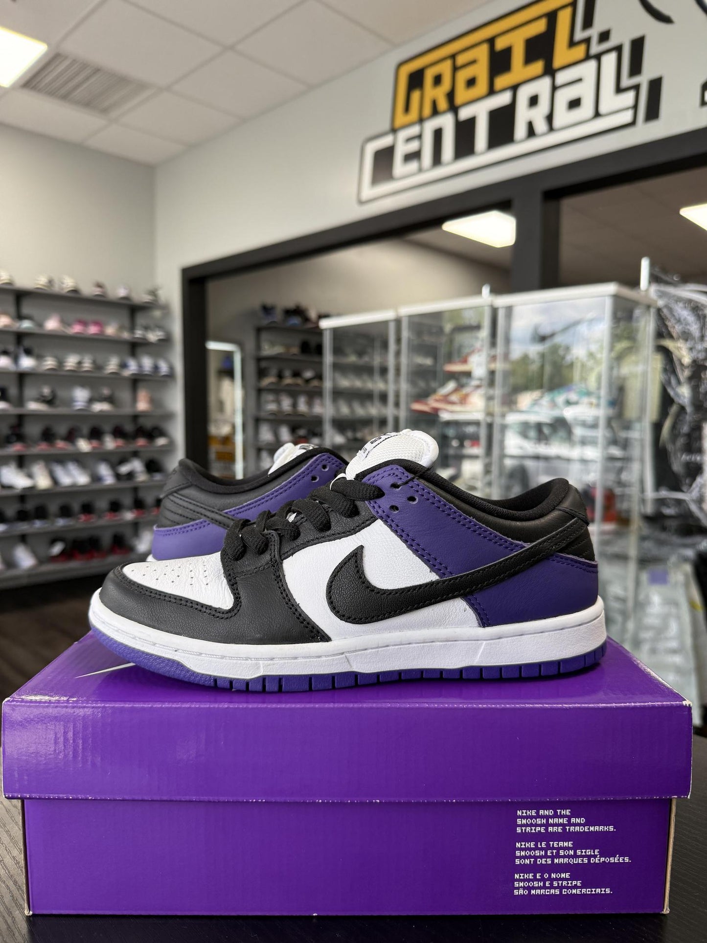 Nike SB Dunk Low "Court Purple" Used Size 5.5Y/7W
