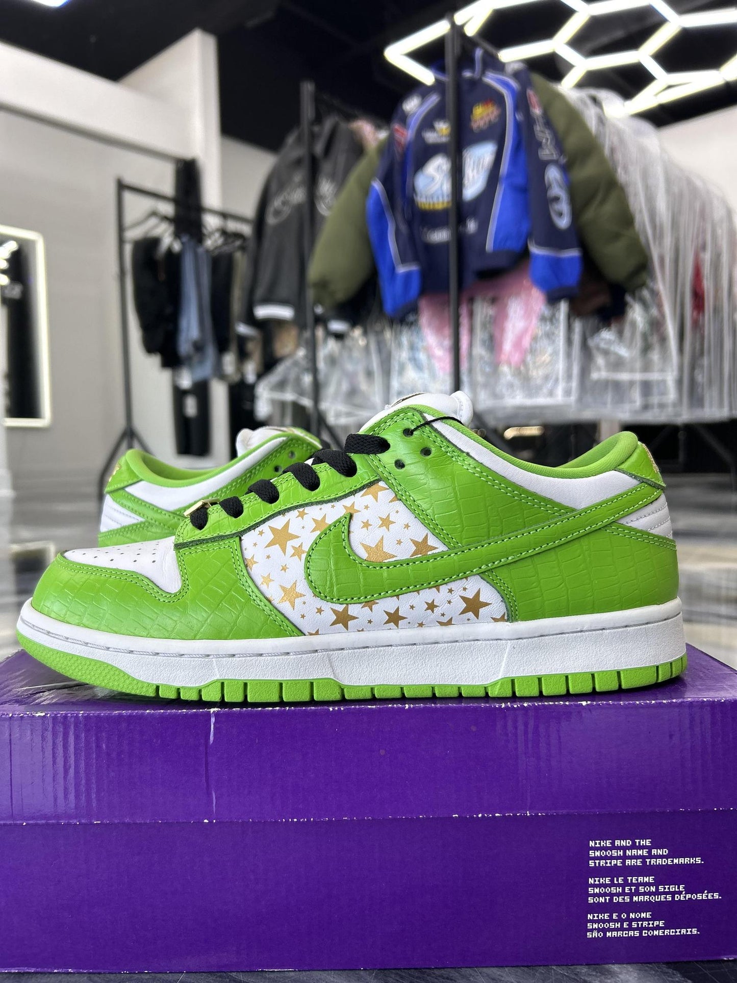 Nike SB Dunk Low x Supreme Stars "Mean Green" Used Size 9 (Missing Insoles)