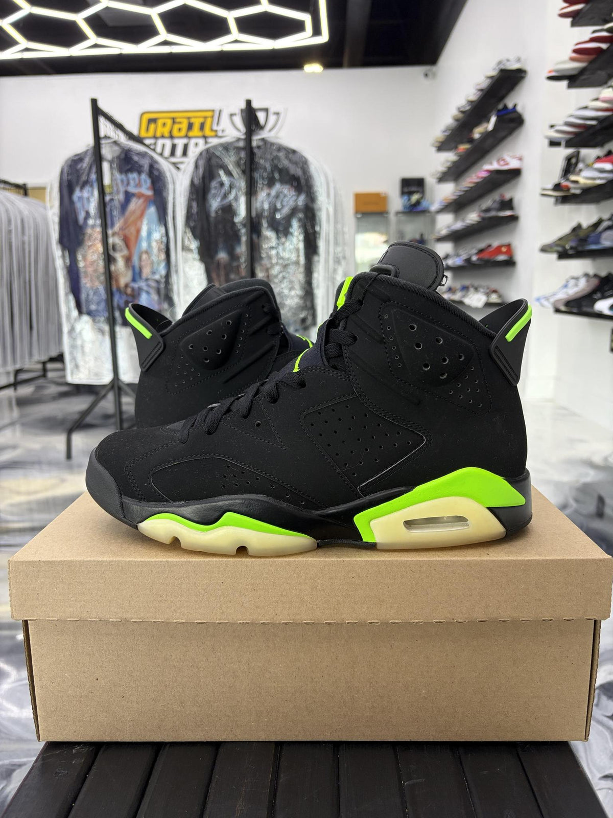 Jordan 6 "Electric Green" Used Size 9.5