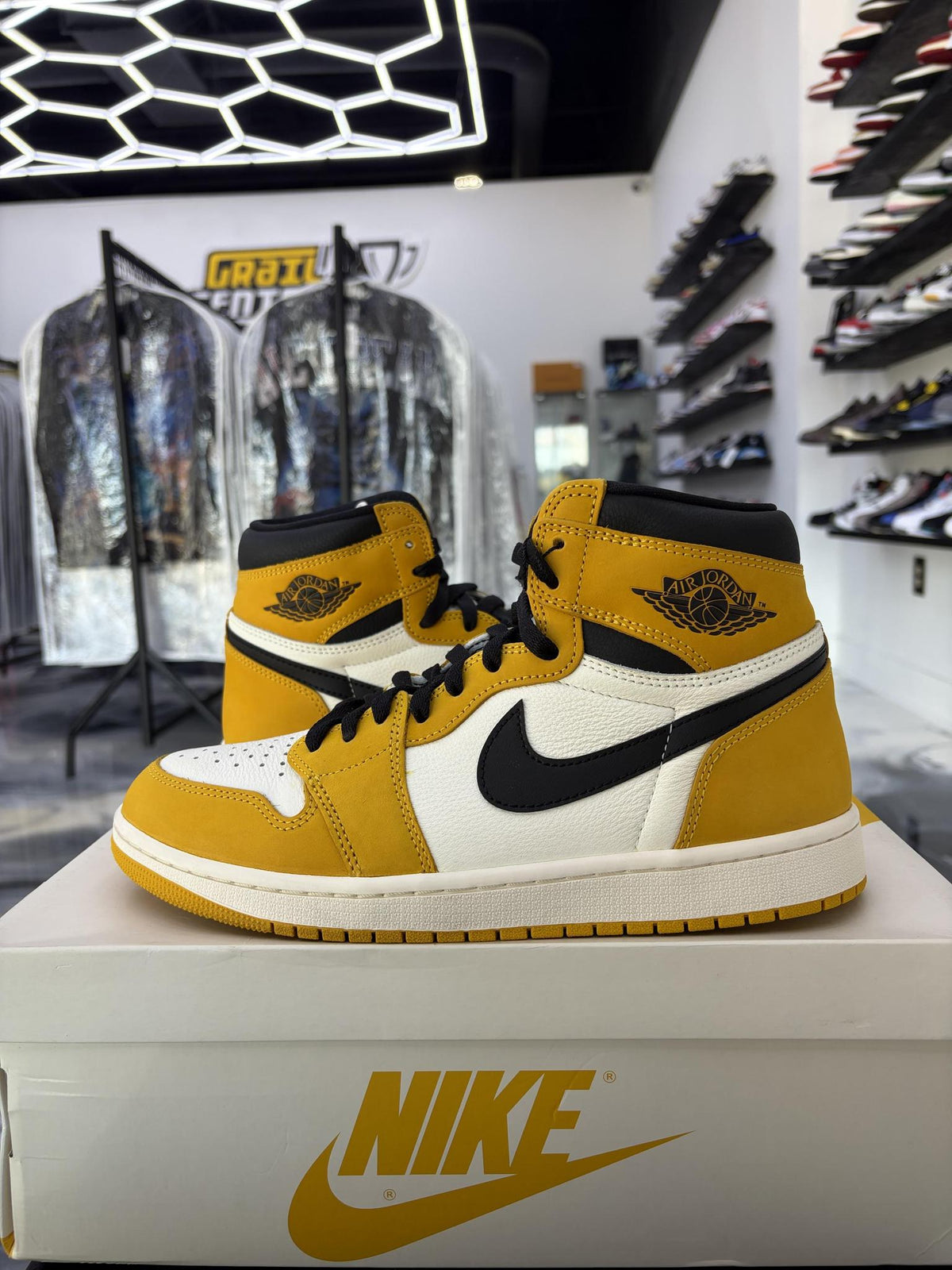 Jordan 1 "Yellow Ochre" Used Size 9
