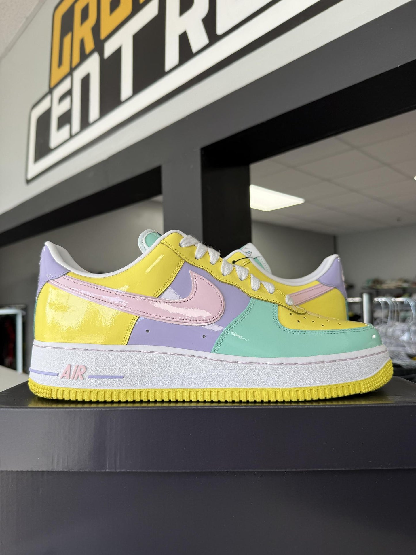 Nike Air Force One Low "Easter" Used Size 10