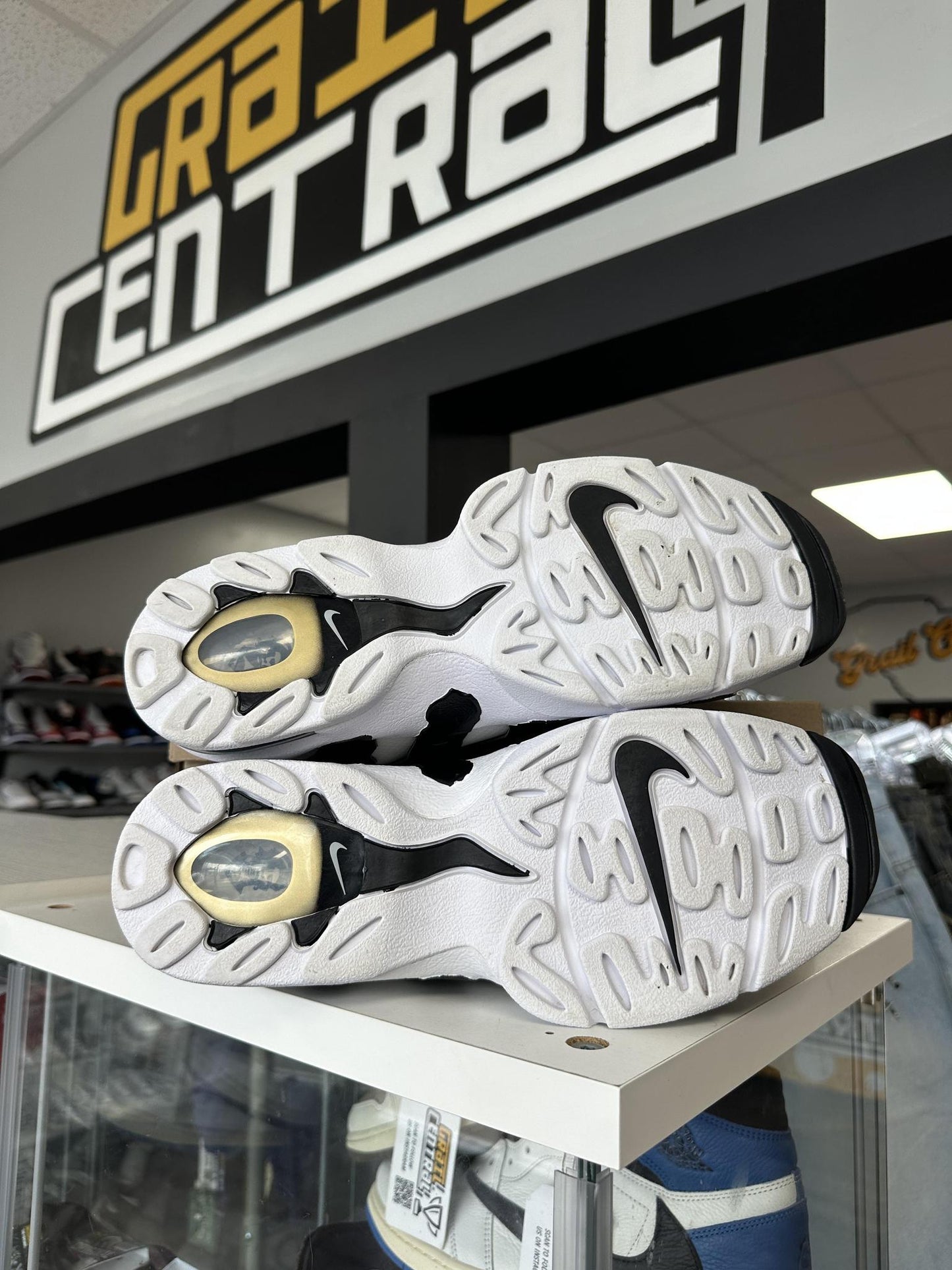 Nike DT Max Low "White Black"