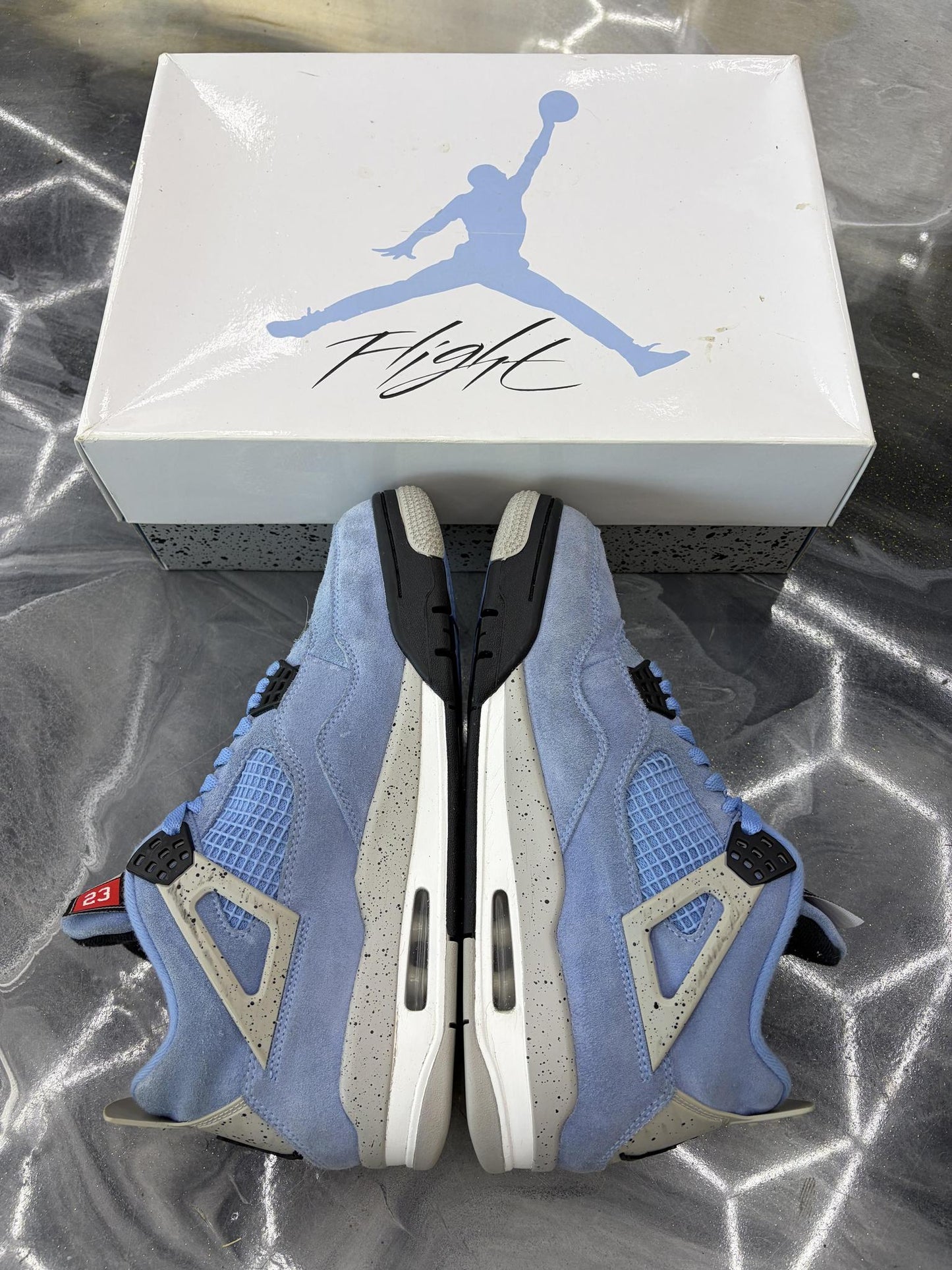 Jordan 4 "University Blue" Used Size 9.5