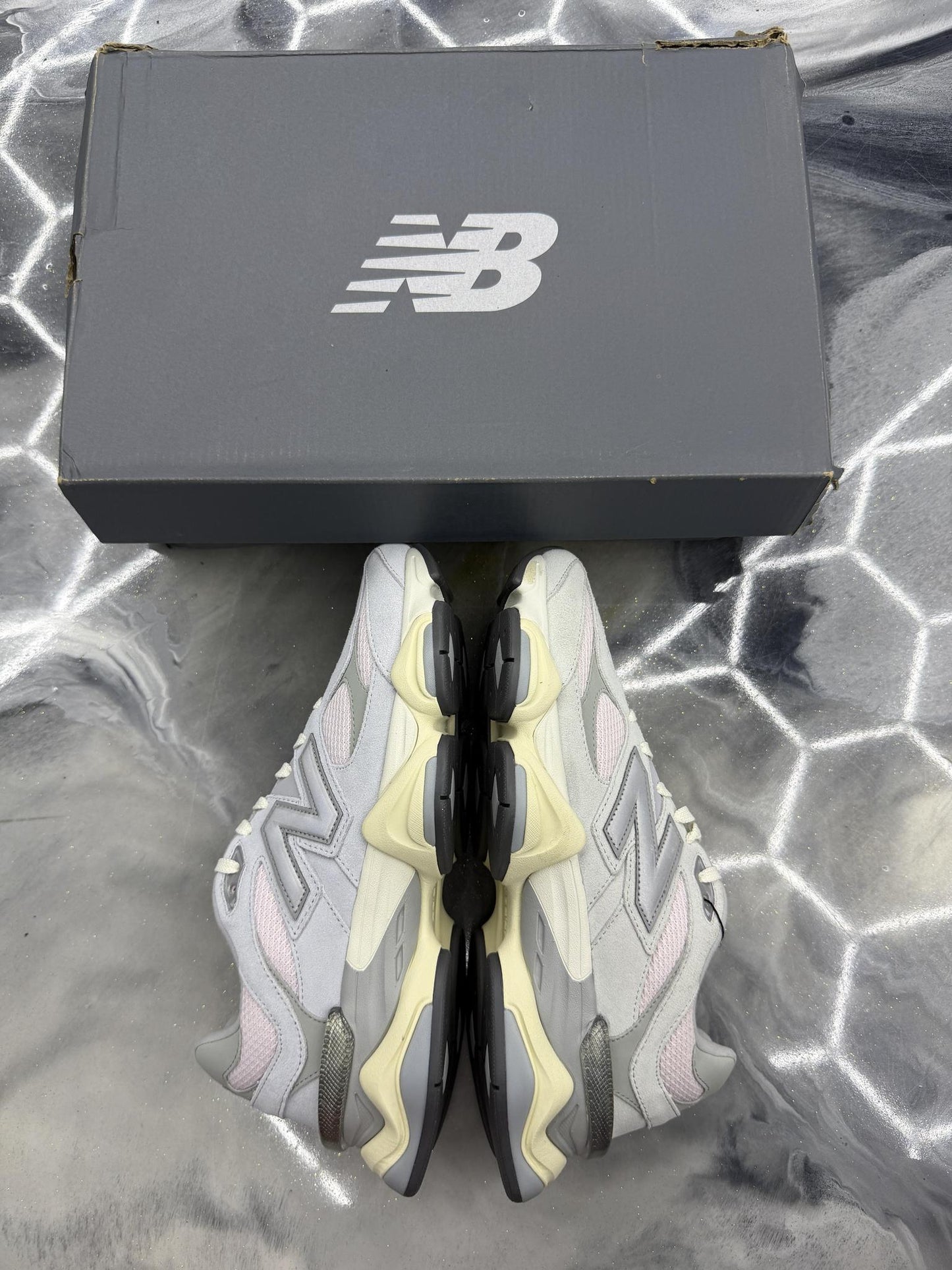 New Balance 9060 "Grey Pink" Used Size 8.5