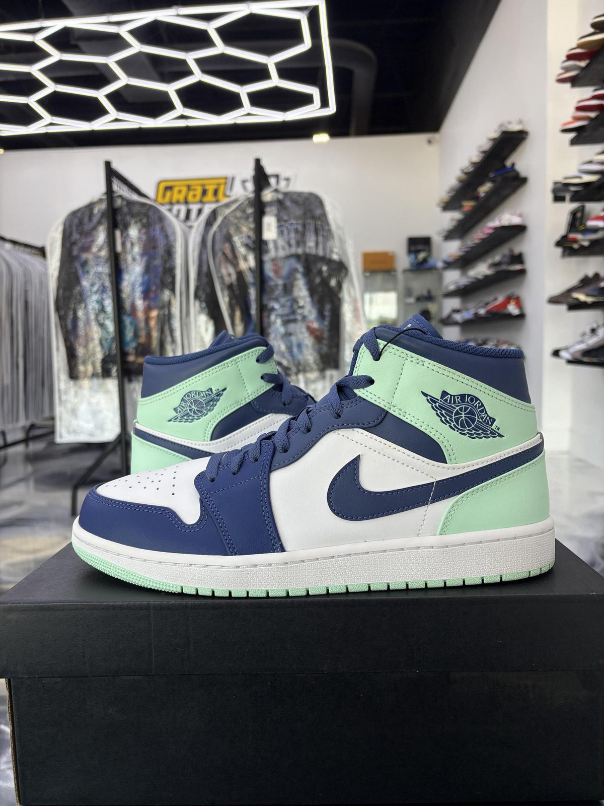 Jordan 1 Mid "Mystic Navy" Used Size 10.5