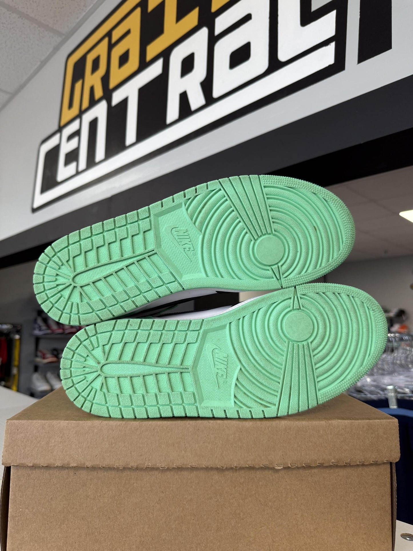 Jordan 1 "Green Glow" Used Size 13