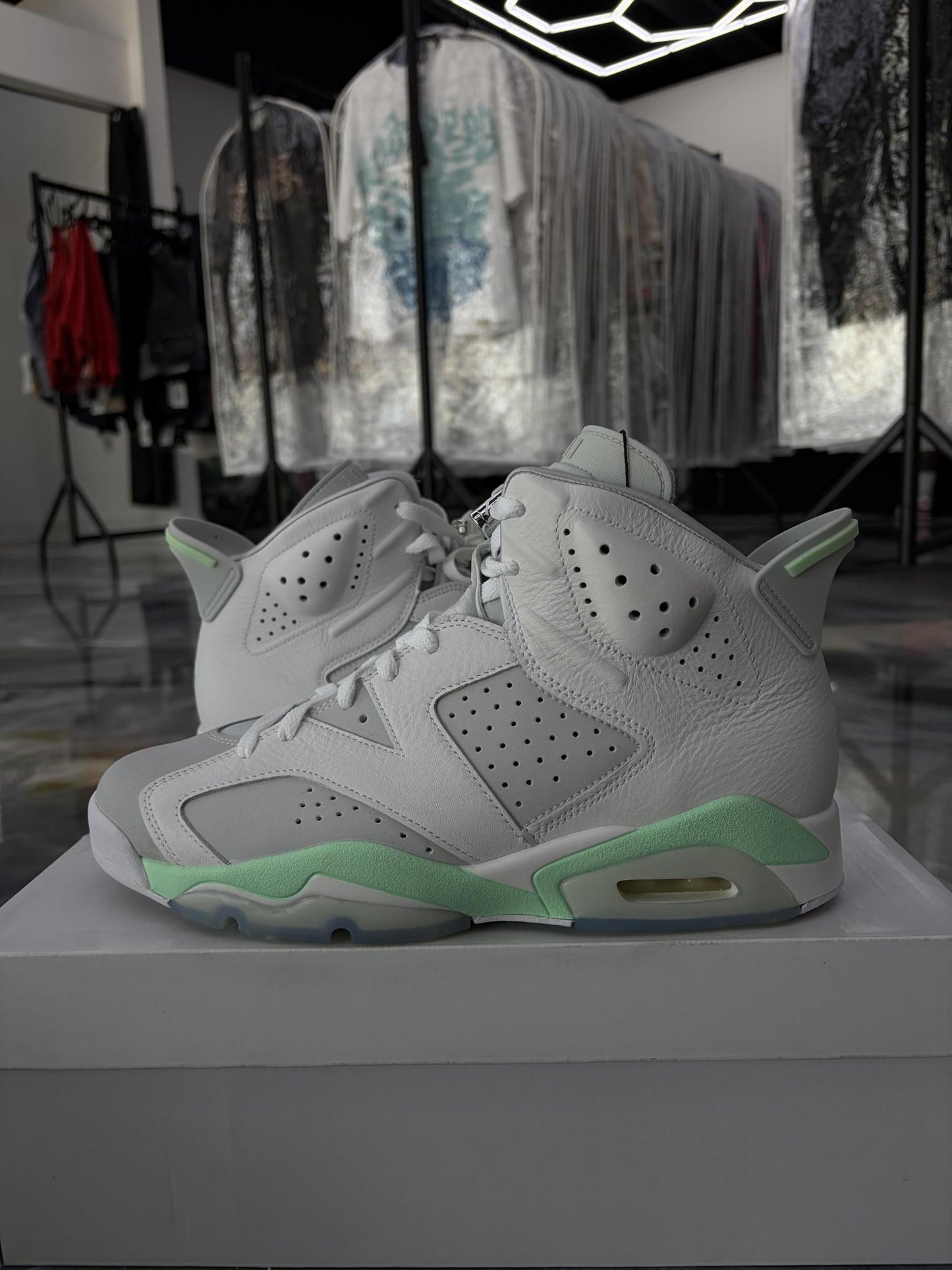 Jordan 6 "Mint" Used Size 11M/9.5M
