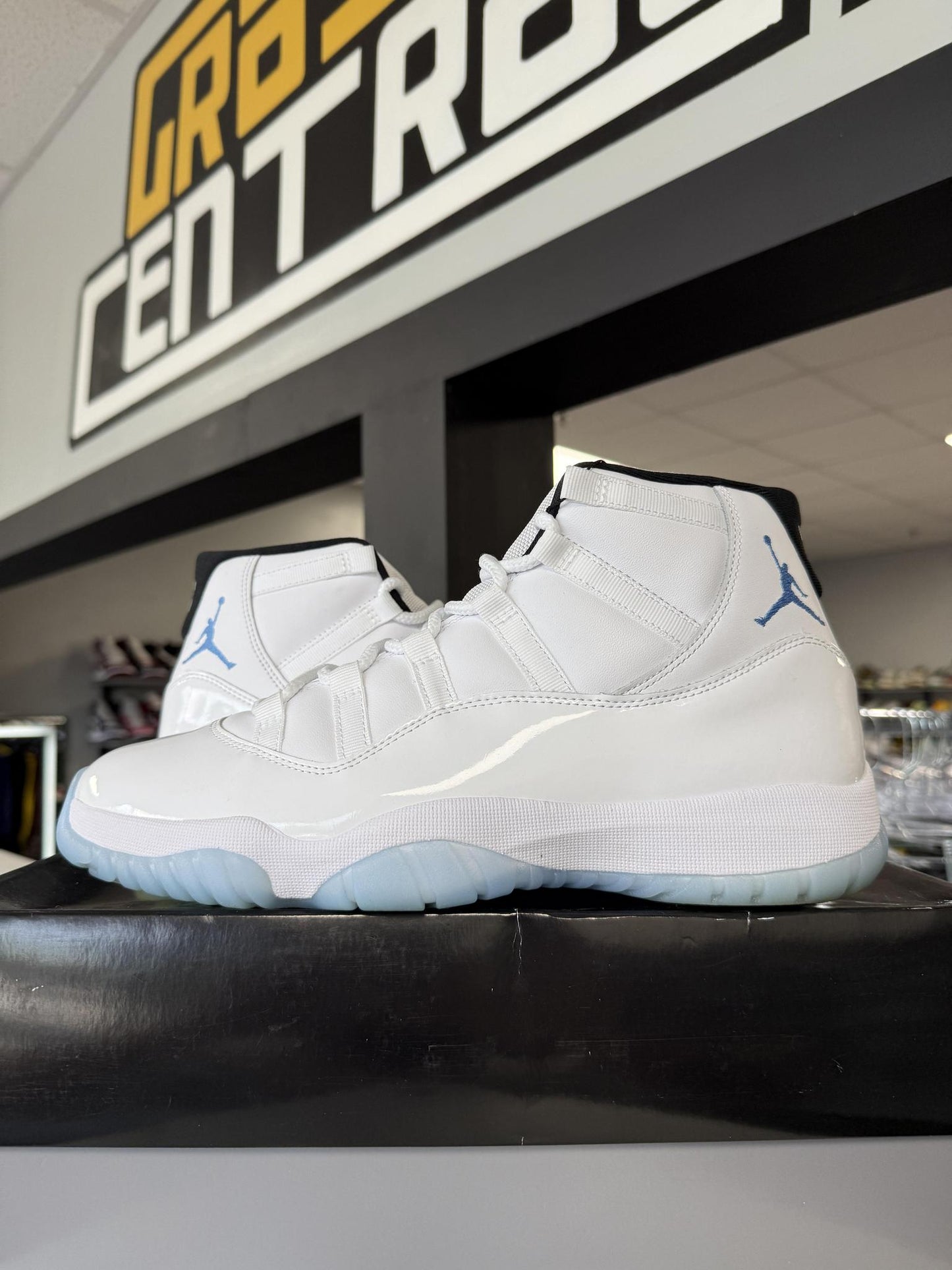 Jordan 11 "Legend Blue" Used Size 11