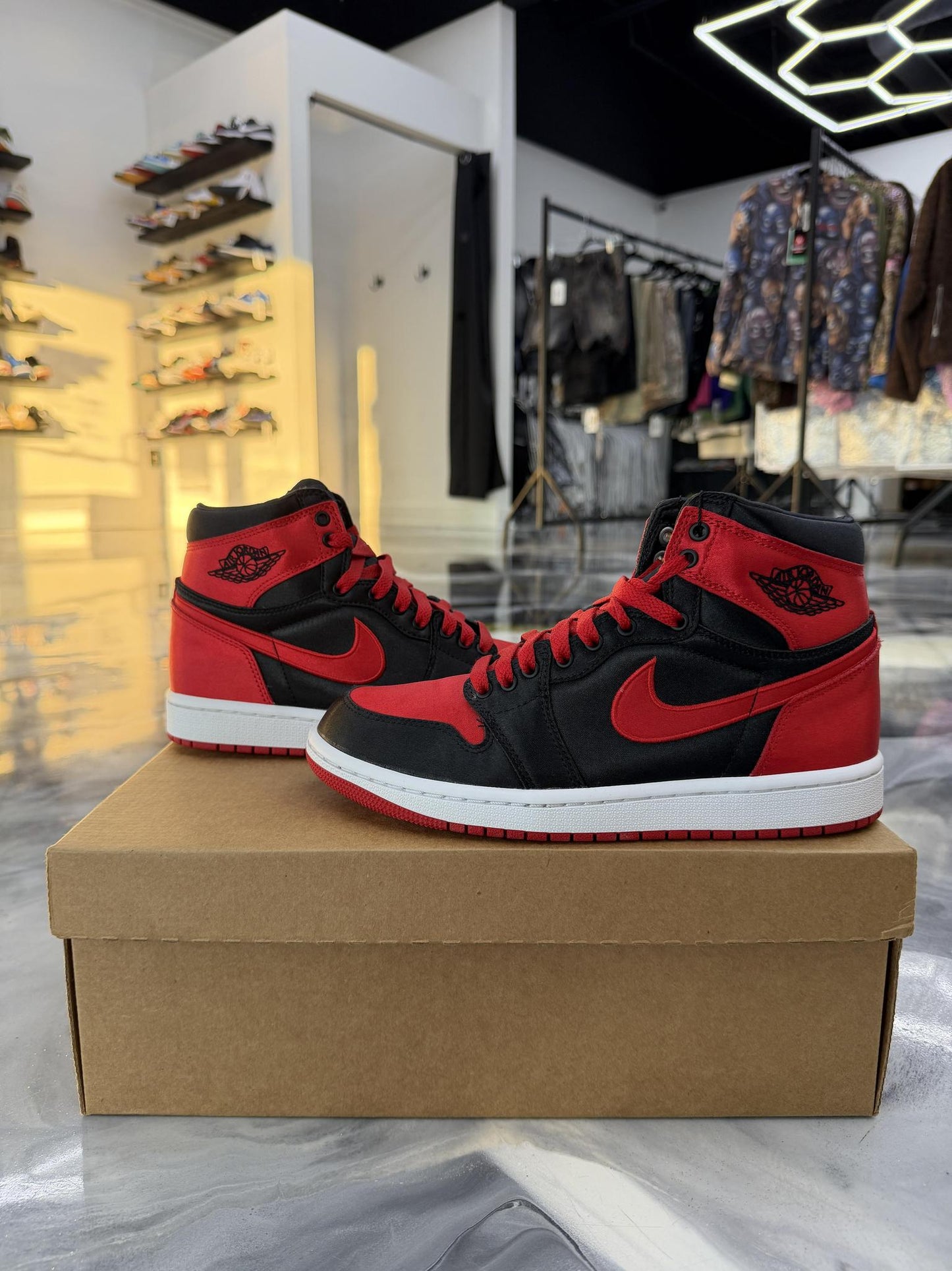 Jordan 1 "Satin Bred" Used Size 6Y/7.5W