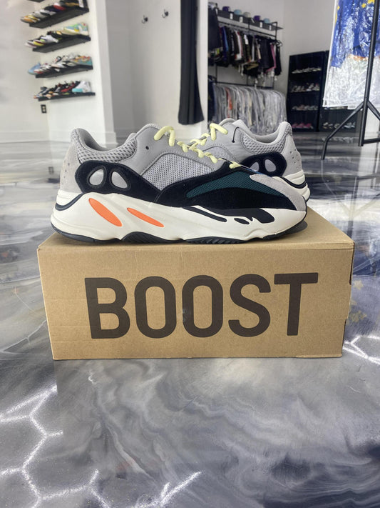 Yeezy 700 "Wave Runner" Used Size 10