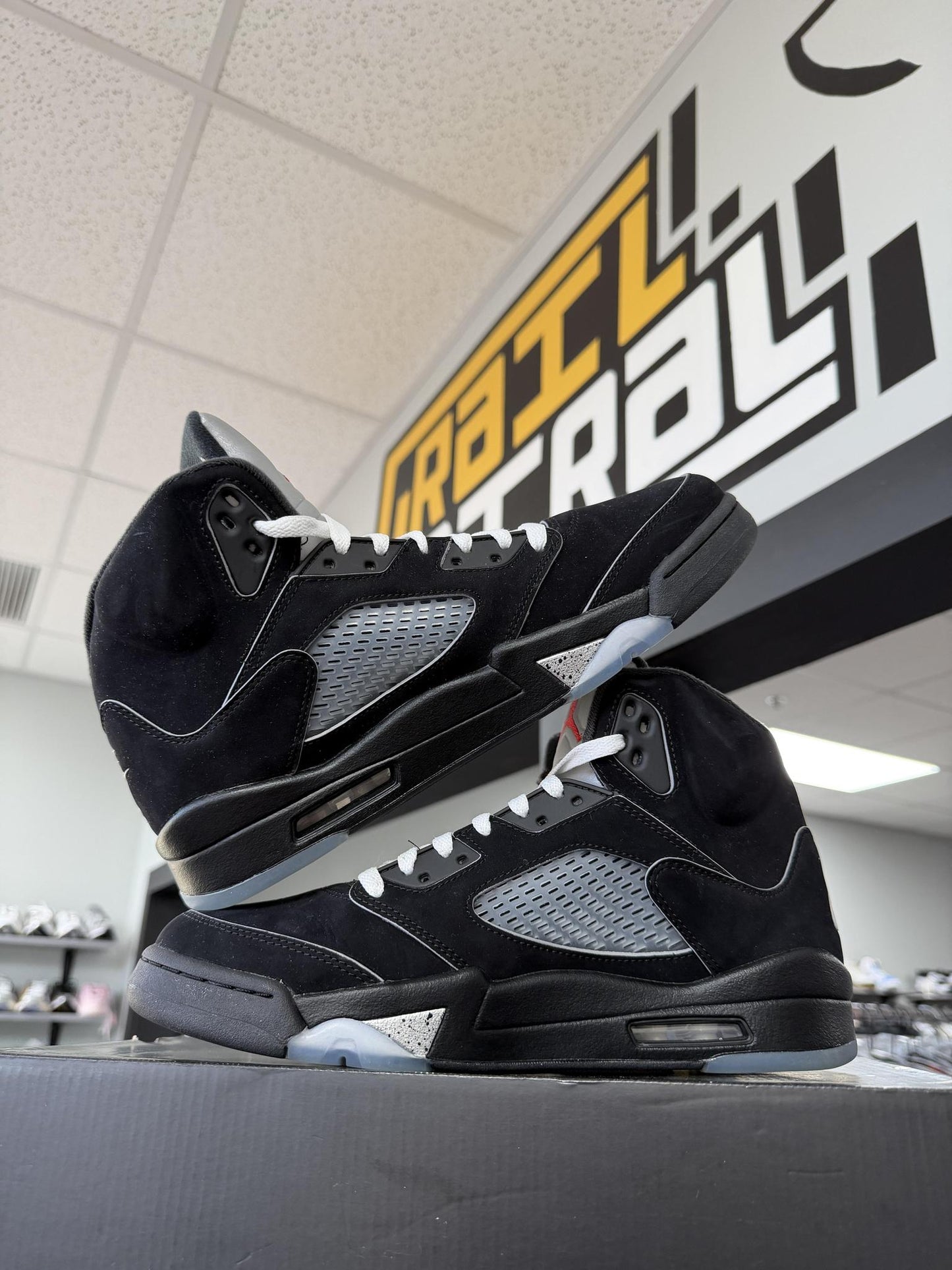 Jordan 5 "Metallic Reimagined" Used Size 10