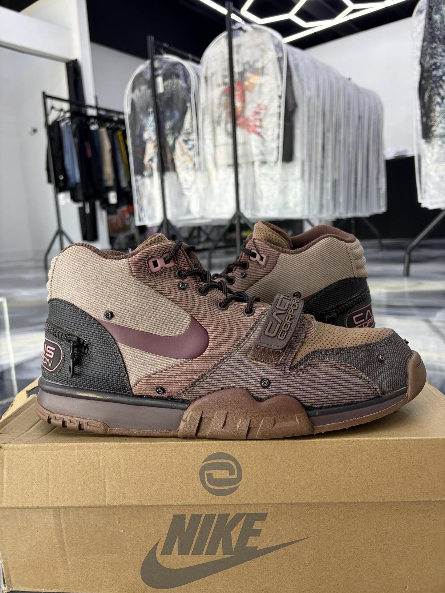Air Trainer x Cactus Jack "Brown" Used Size 11.5