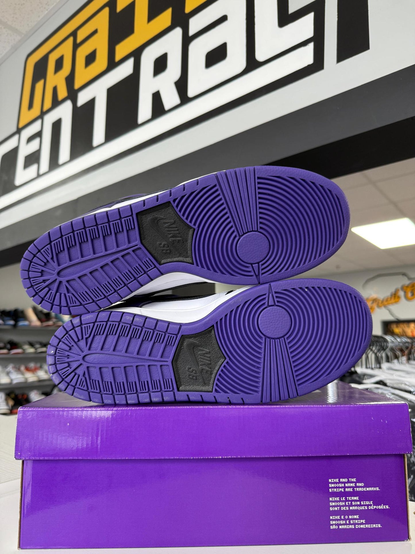Nike SB Dunk Low "Court Purple" Used Size 11