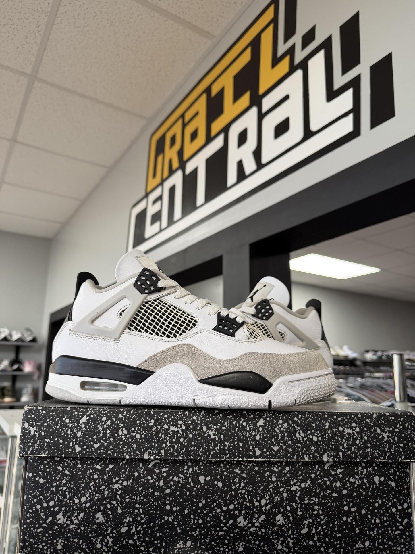 Jordan 4 "Military Black" Used Size 10