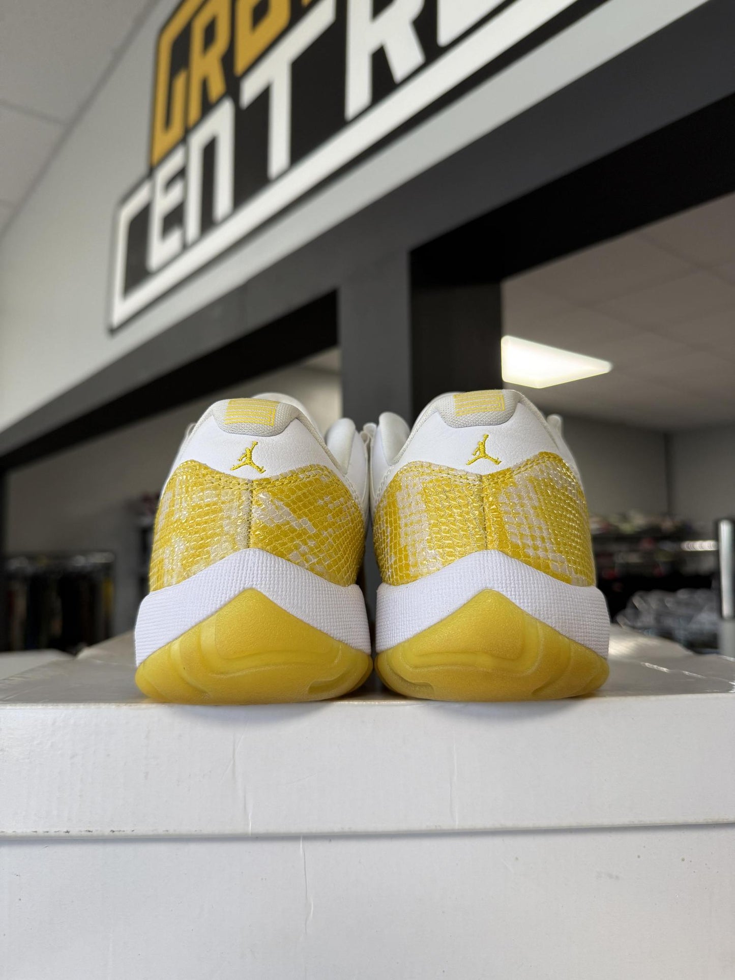 Jordan 11 Low "Yellow Snakeskin" Used Size 8