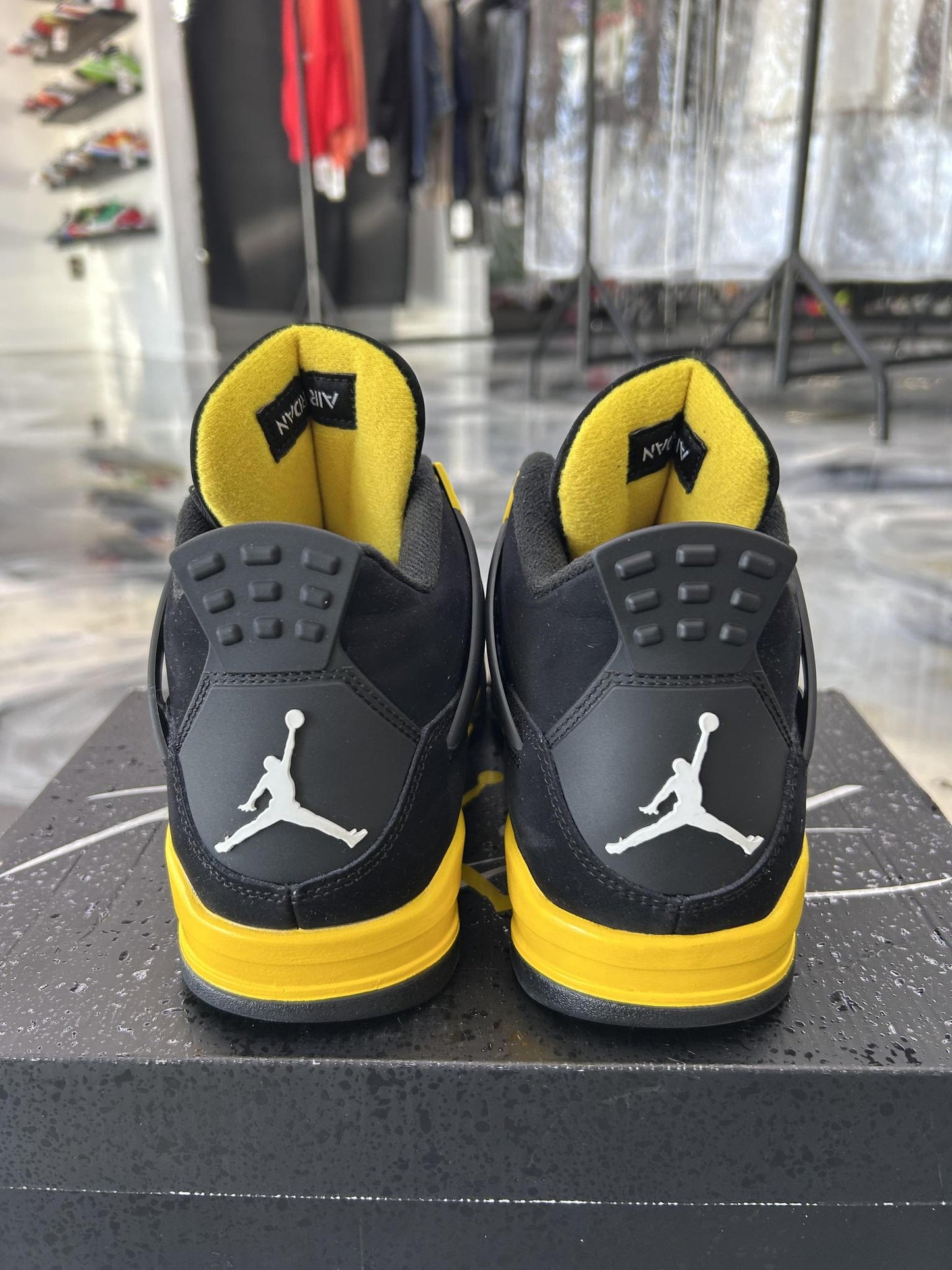 Jordan 4 "Thunder" Used Size 8.5