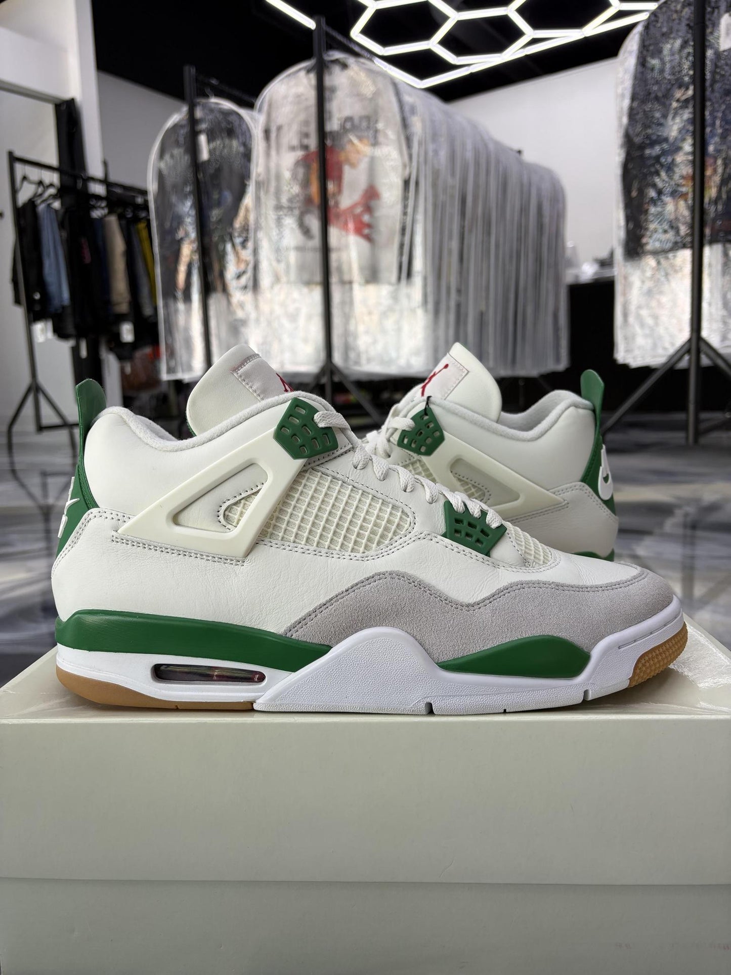 Jordan 4 SB "Pine Green" Used Size 13