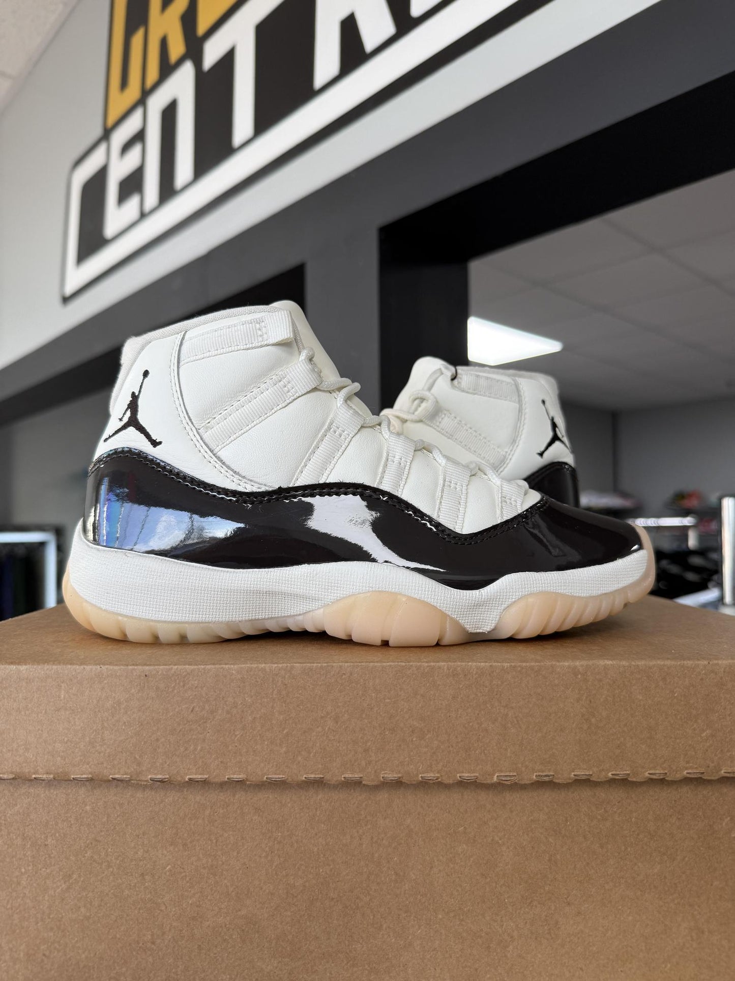 Jordan 11 "Neapolitan" Used Size 4.5Y/6W