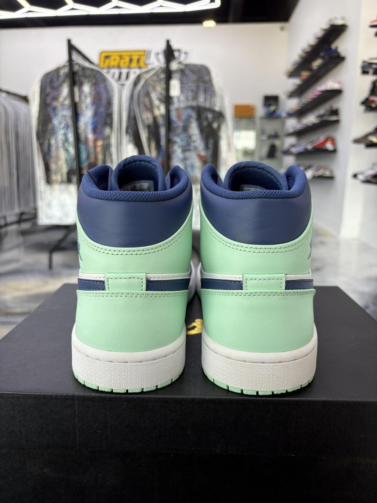 Jordan 1 Mid "Mystic Navy" Used Size 10.5