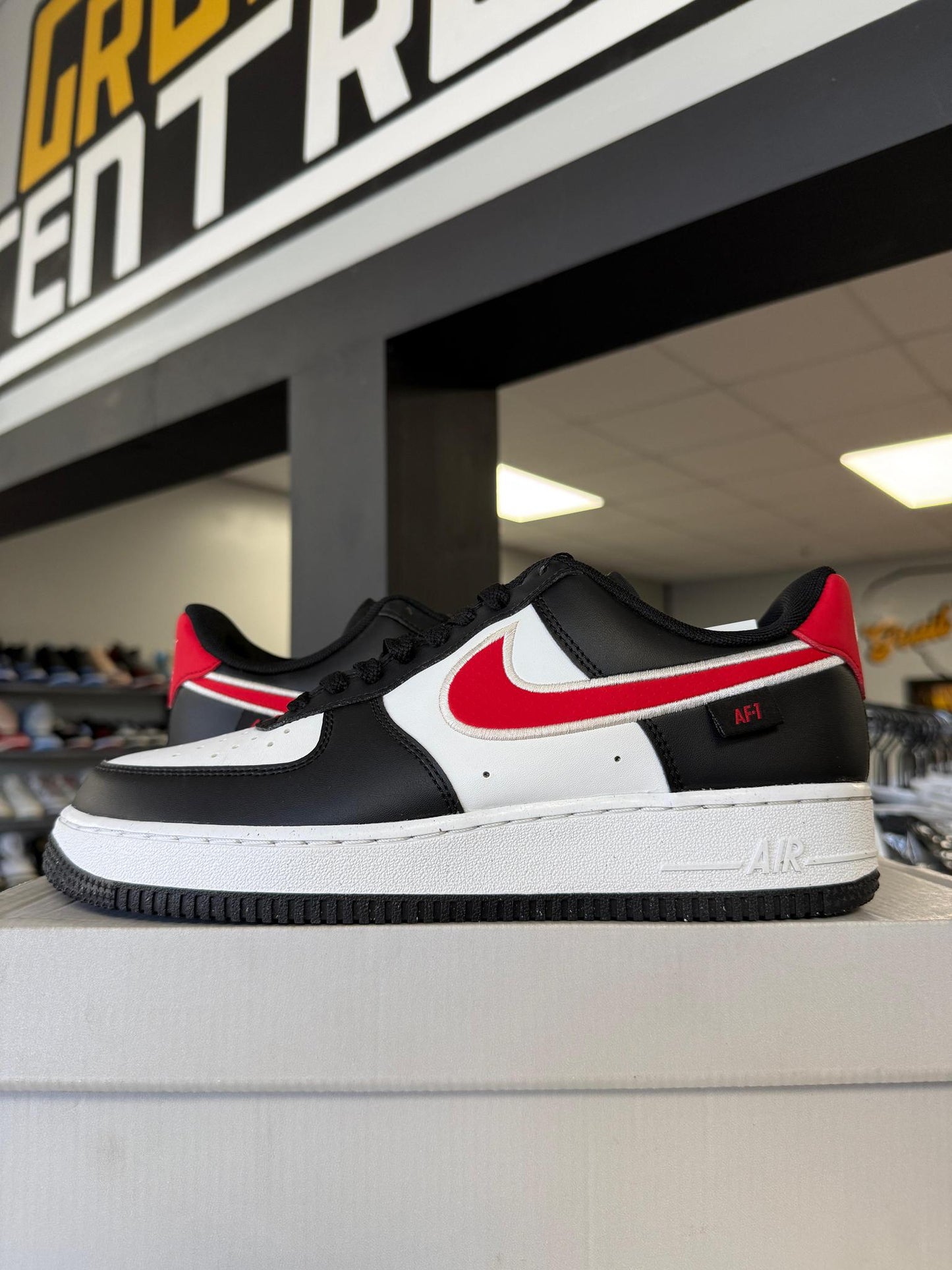 Nike Air Force 1 Low "Black Red" Used Size 7.5